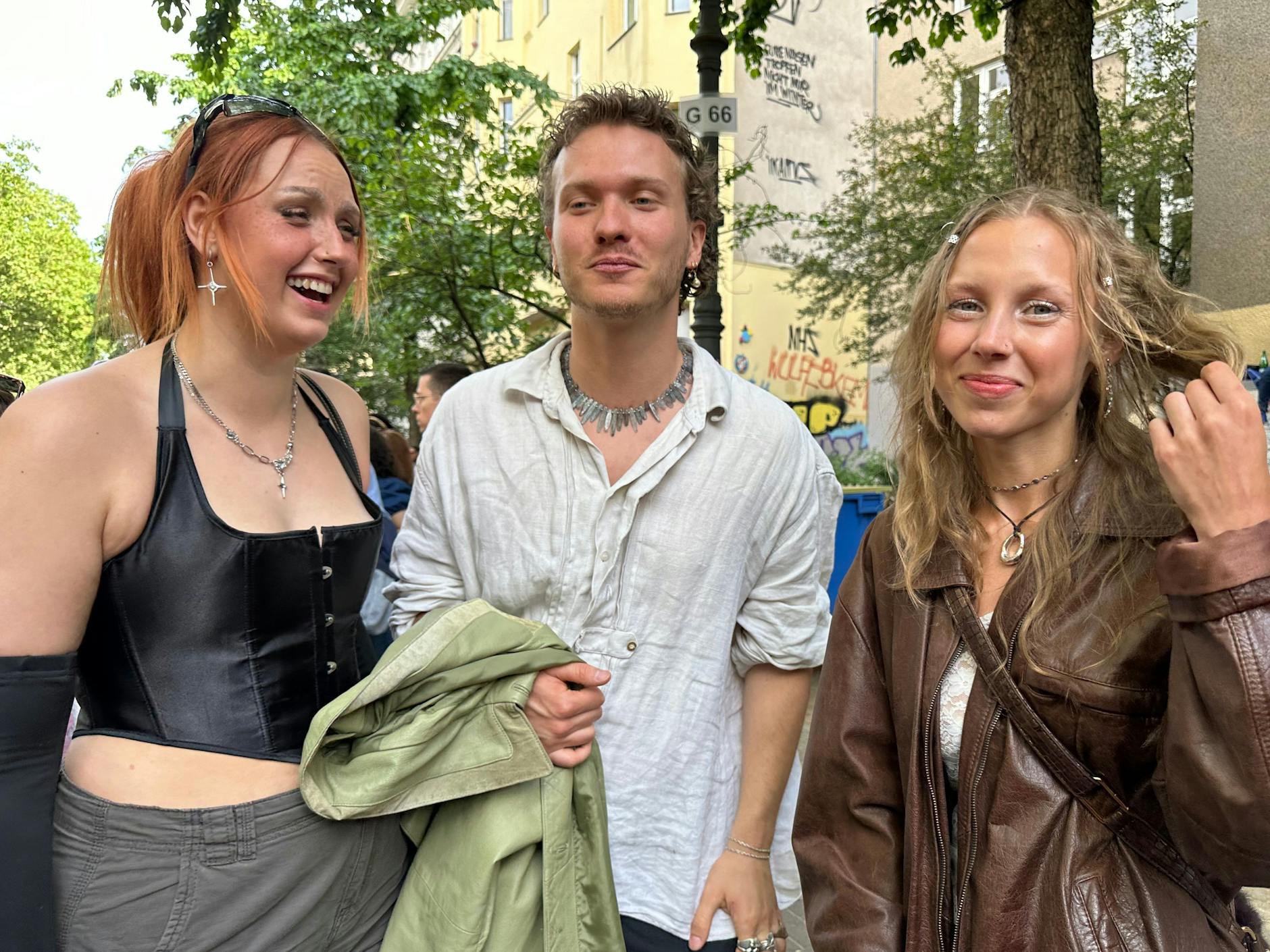 Ein fröhliches Trio in erdiger Farbpalette.