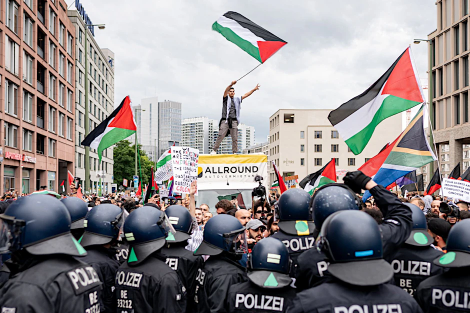 dpatopbilder - Die propalästinensische Demonstration «Palestine will be free» in Berlin.  