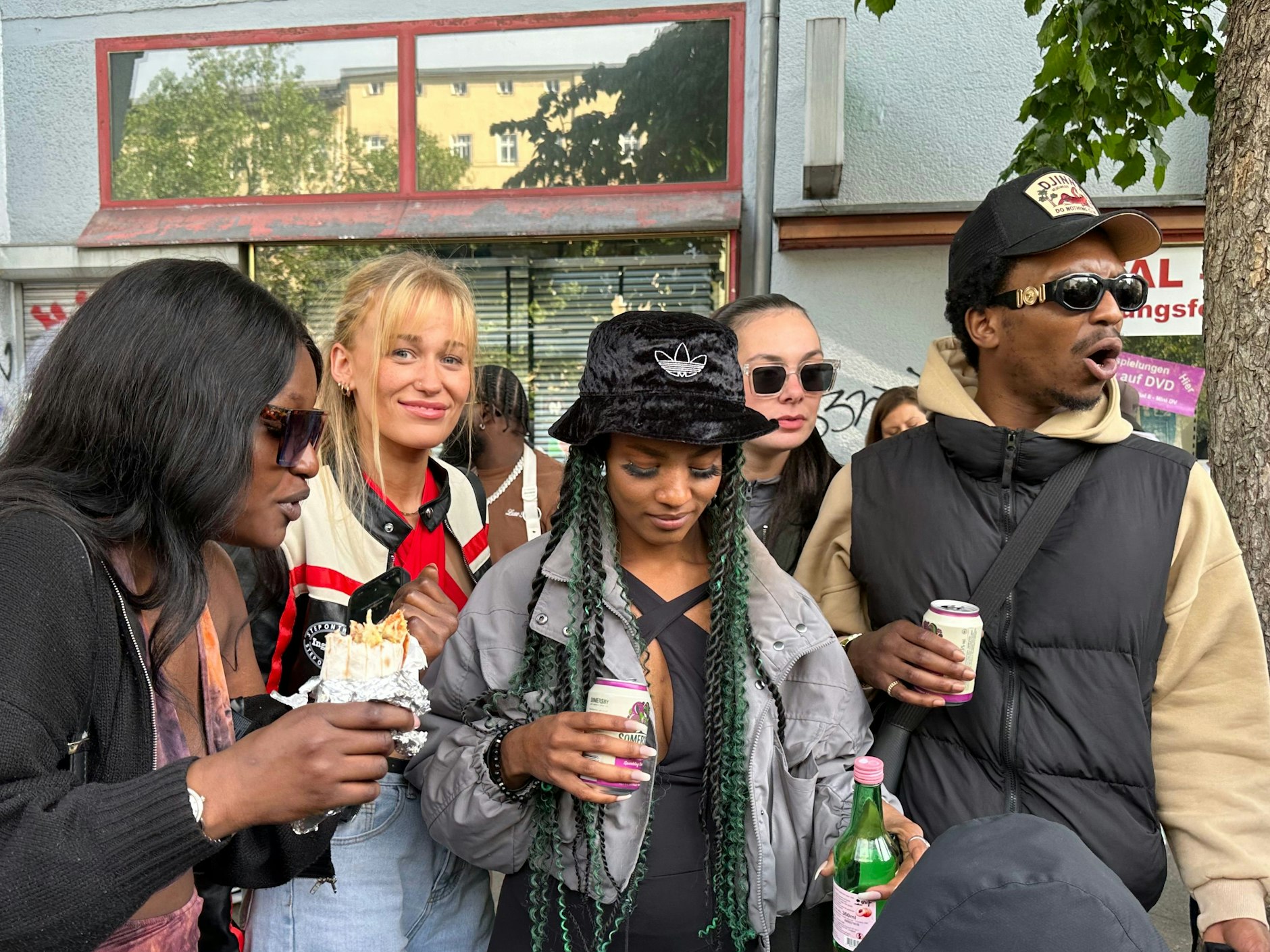 Tolle Atmosphäre, nette Leute.  So muss es sein beim Karneval der Kulturen, dem Festival der Völkerverständigung.