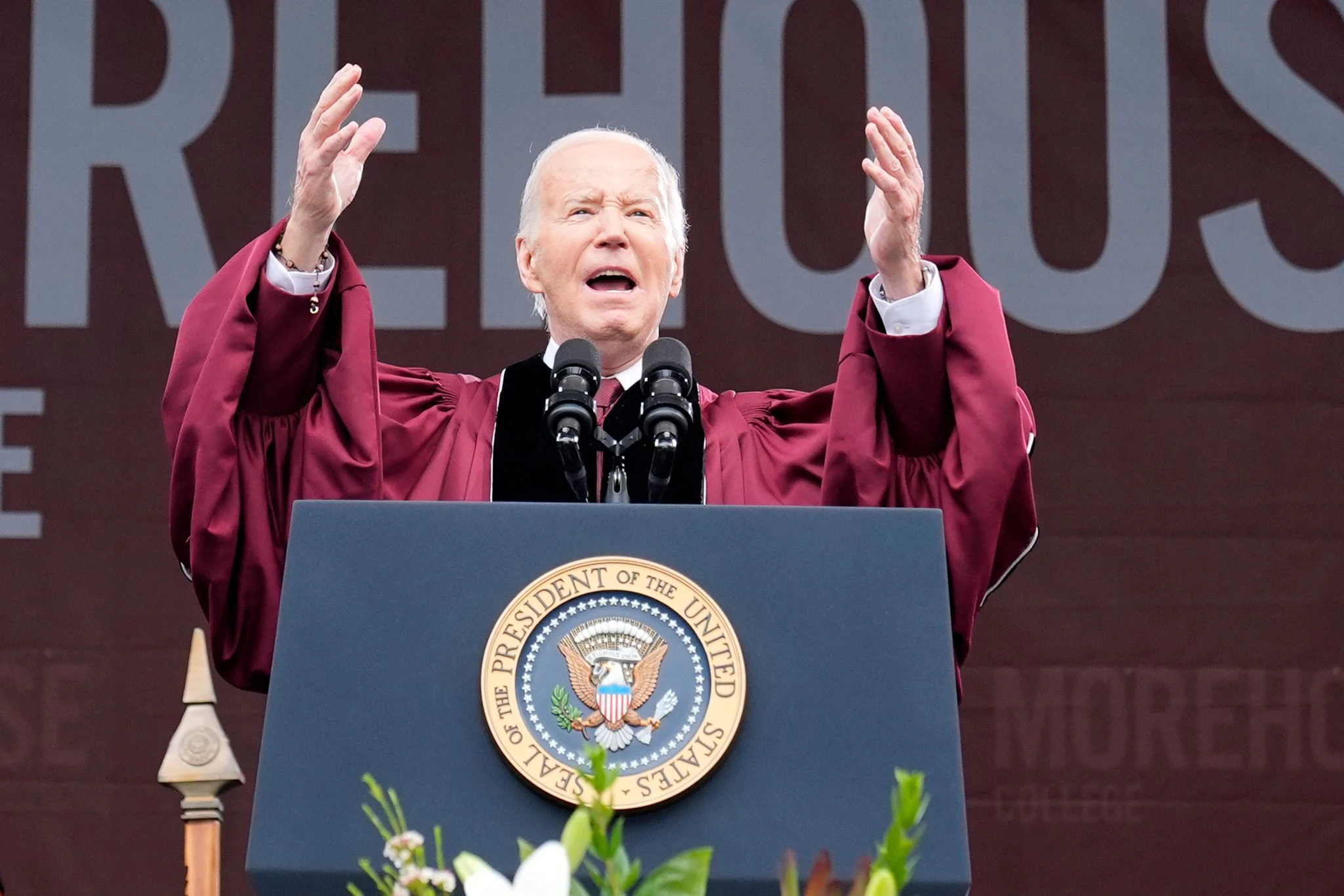 dpatopbilder - US-Präsident Joe Biden spricht bei der Abschlussfeier des Morehouse College zu den Absolventen.  