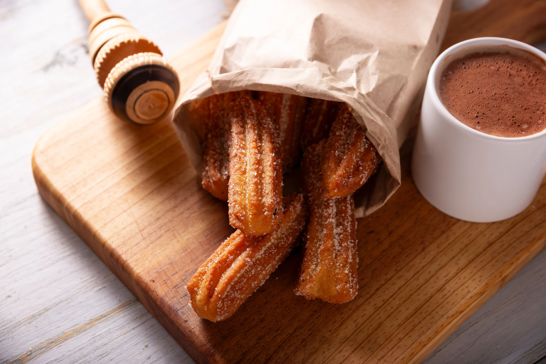 Wie auf dem Jahrmarkt schlemmen! Churros sind gar nicht so schwer und werden in Spanien ständig zuhause gemacht.