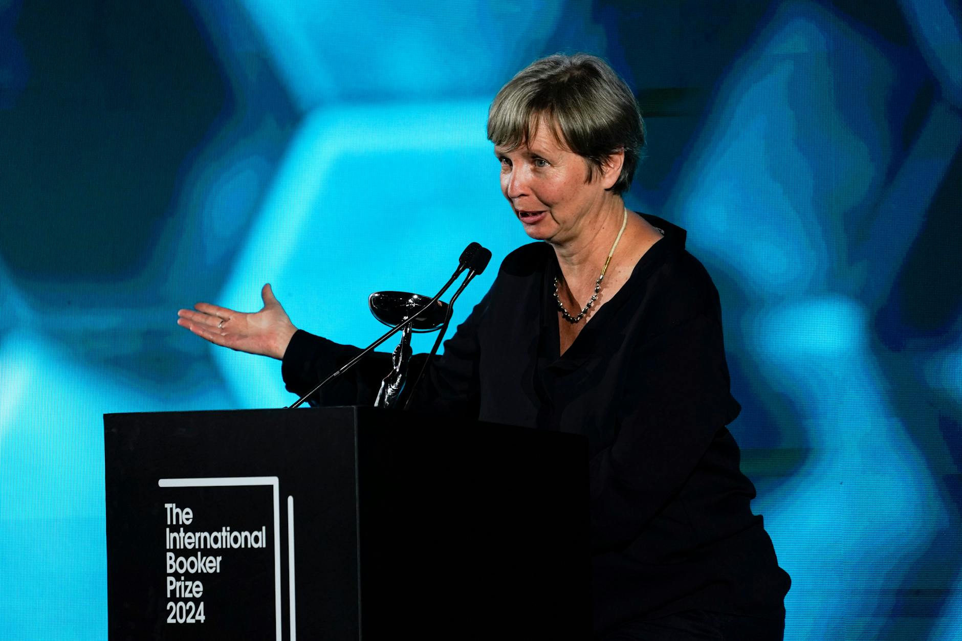 London: Jenny Erpenbeck, Autorin von „Kairos“, bei der Verleihung des International Booker Prize 