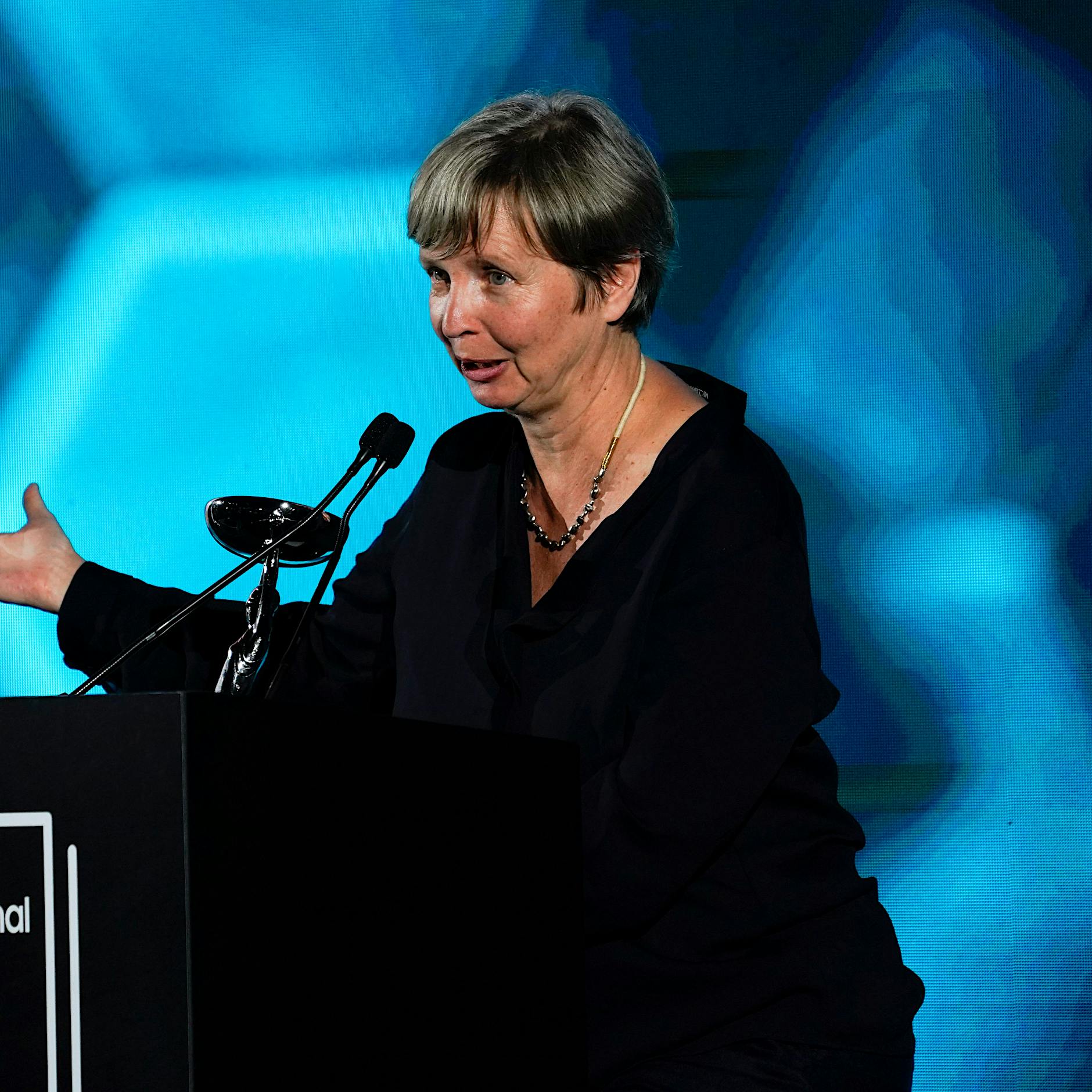 Jenny Erpenbeck gewinnt den Booker Prize – für einen Roman, der wie die DDR ins Wanken gerät