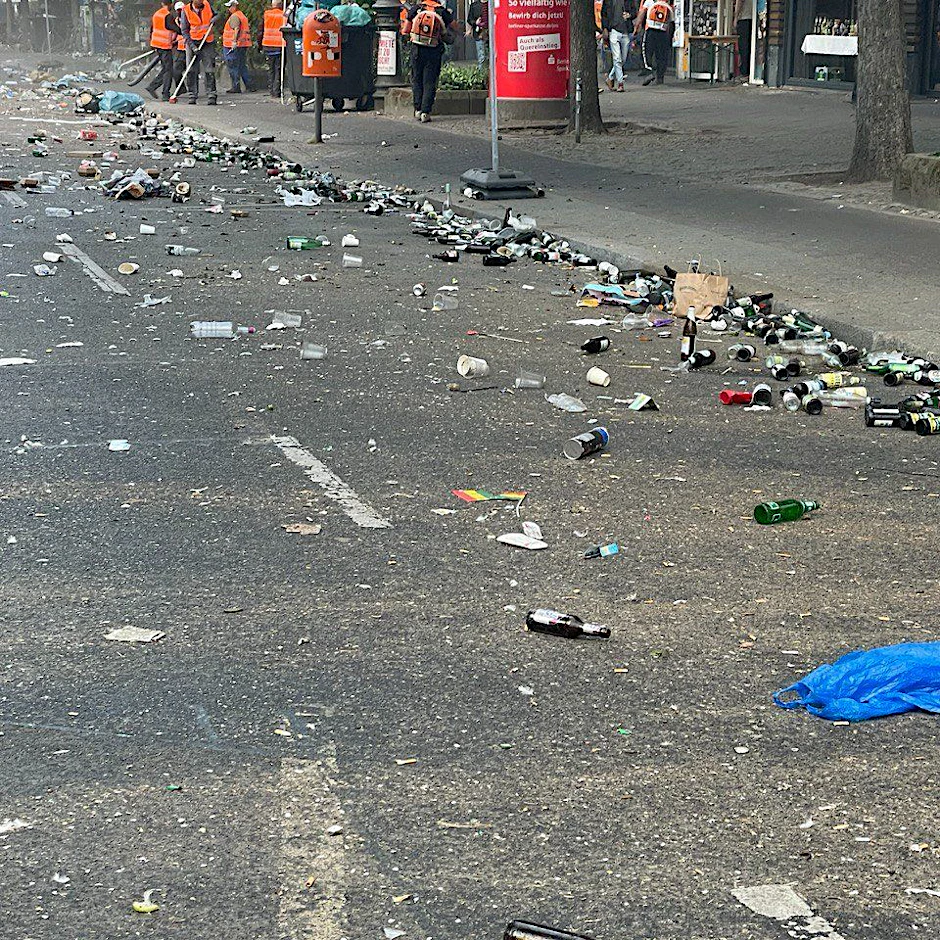 Direkt nach dem Umzug: Müll ist nach Straßenfesten in Berlin immer ein großes Problem.