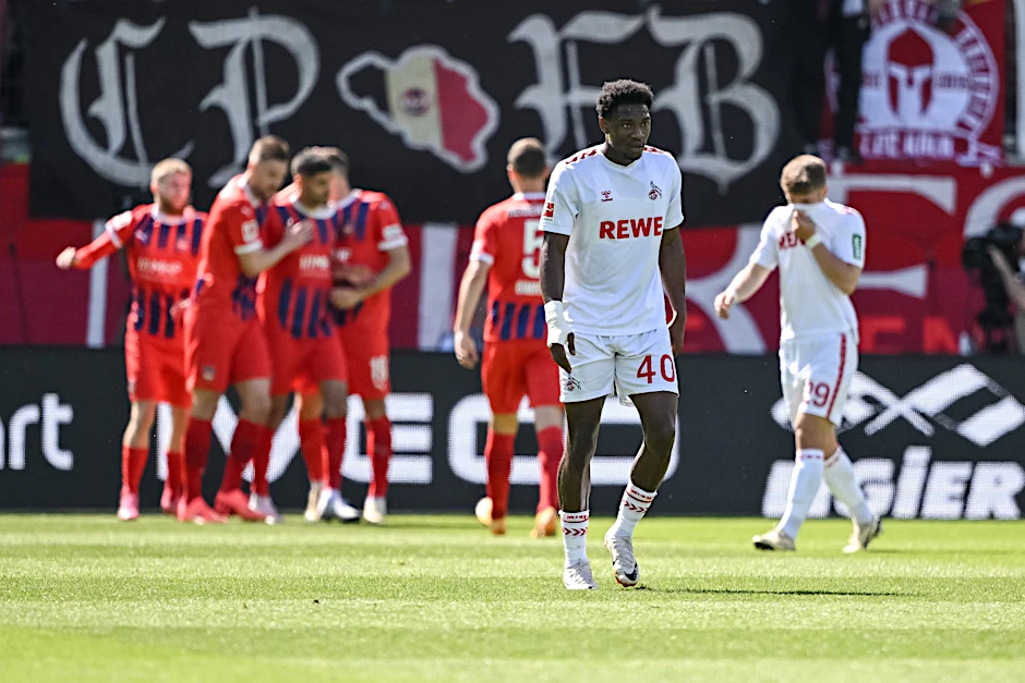dpatopbilder - Der 1. FC Köln muss den Gang in die Zweitklassigkeit antreten.  
