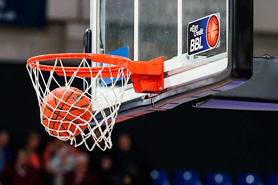 ARCHIV - In der BBL laufen die Playoffs. Meister Ulm hat dabei einen Rückschlag hinnehmen müssen.  
