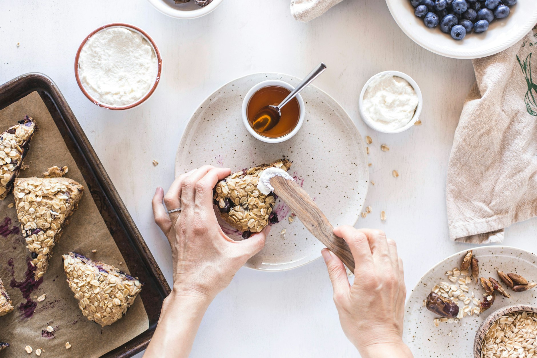 Rezept für schnelle, goldbraune Hafer-Scones für ein gemütliches Frühstück!