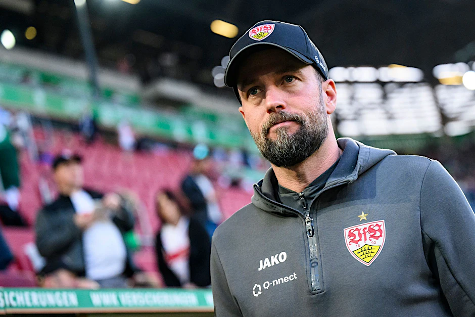 ARCHIV - Trainer Sebastian Hoeneß will die Saison mit dem VfB erfolgreich abschließen.  