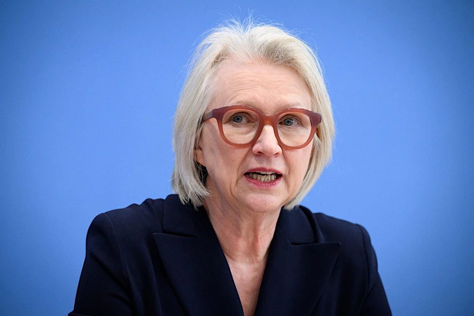ARCHIV - Die Chefin der «Wirtschaftsweisen», Monika Schnitzer, fordert die Politik zu einer Rentenreform auf.  