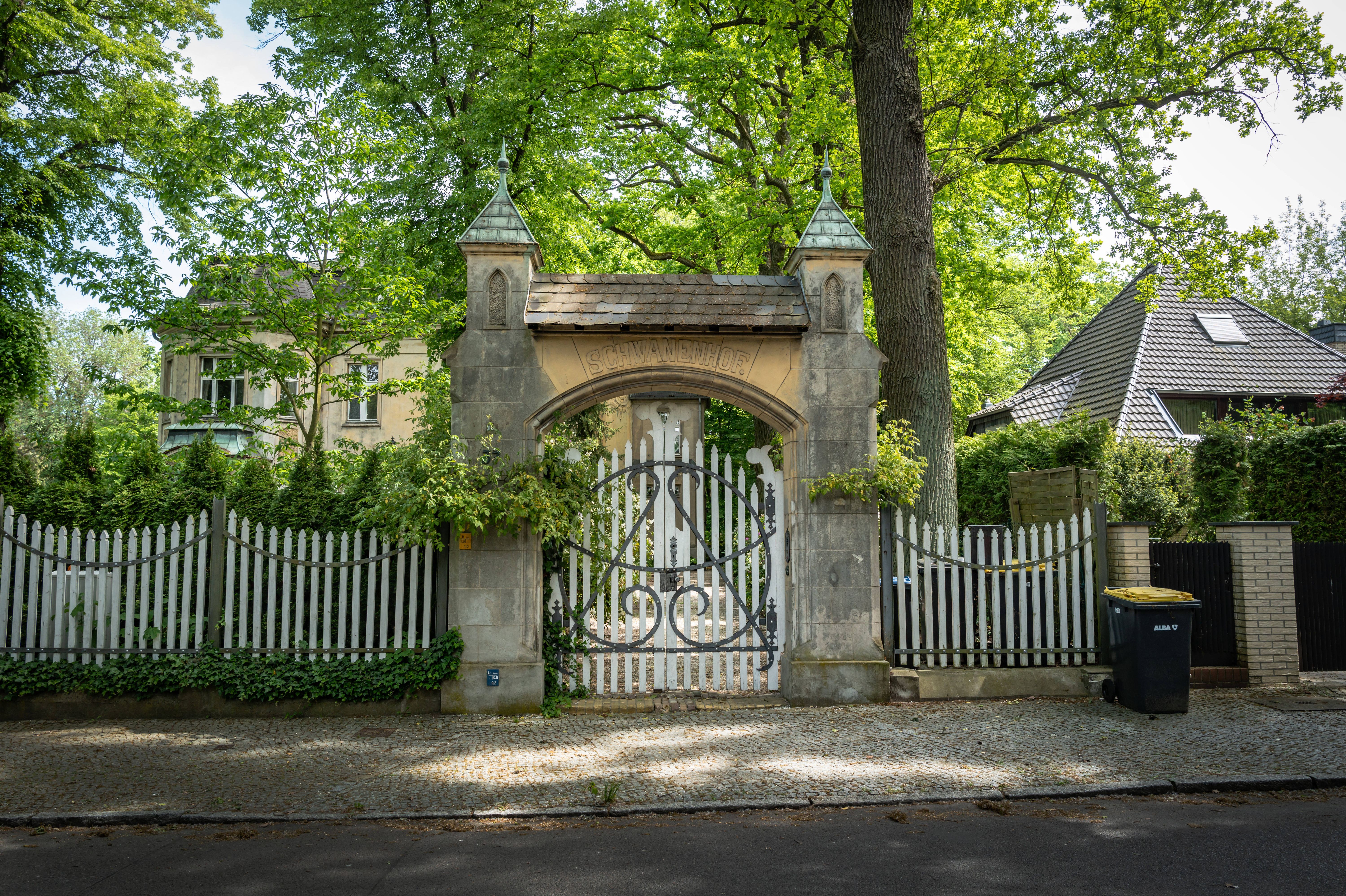 Mit versteckter Harry-Potter-Bibliothek: Diese Luxusvilla wird für 9,8 Millionen Euro verkauft