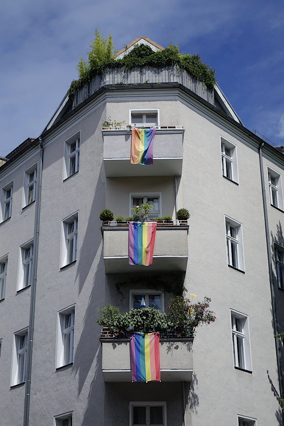 Das BKA registriert jeden Tag mindestens sechs Angriffe auf queere Menschen.&nbsp;