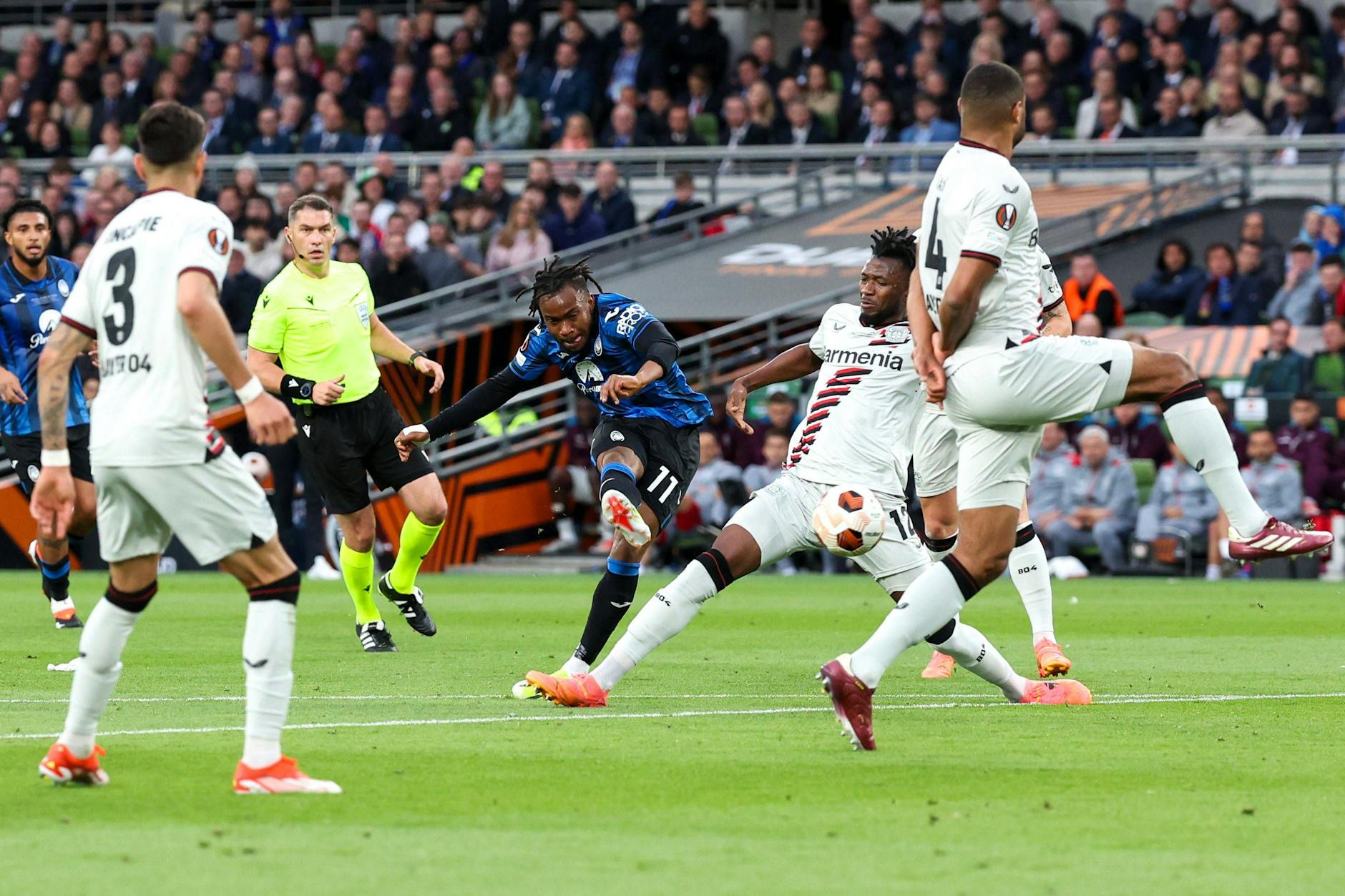 Der überragende Ademola Lookman trifft zum 2:0, auch das 1:0 und 3:0 von Atalanta geht auf sein Konto.