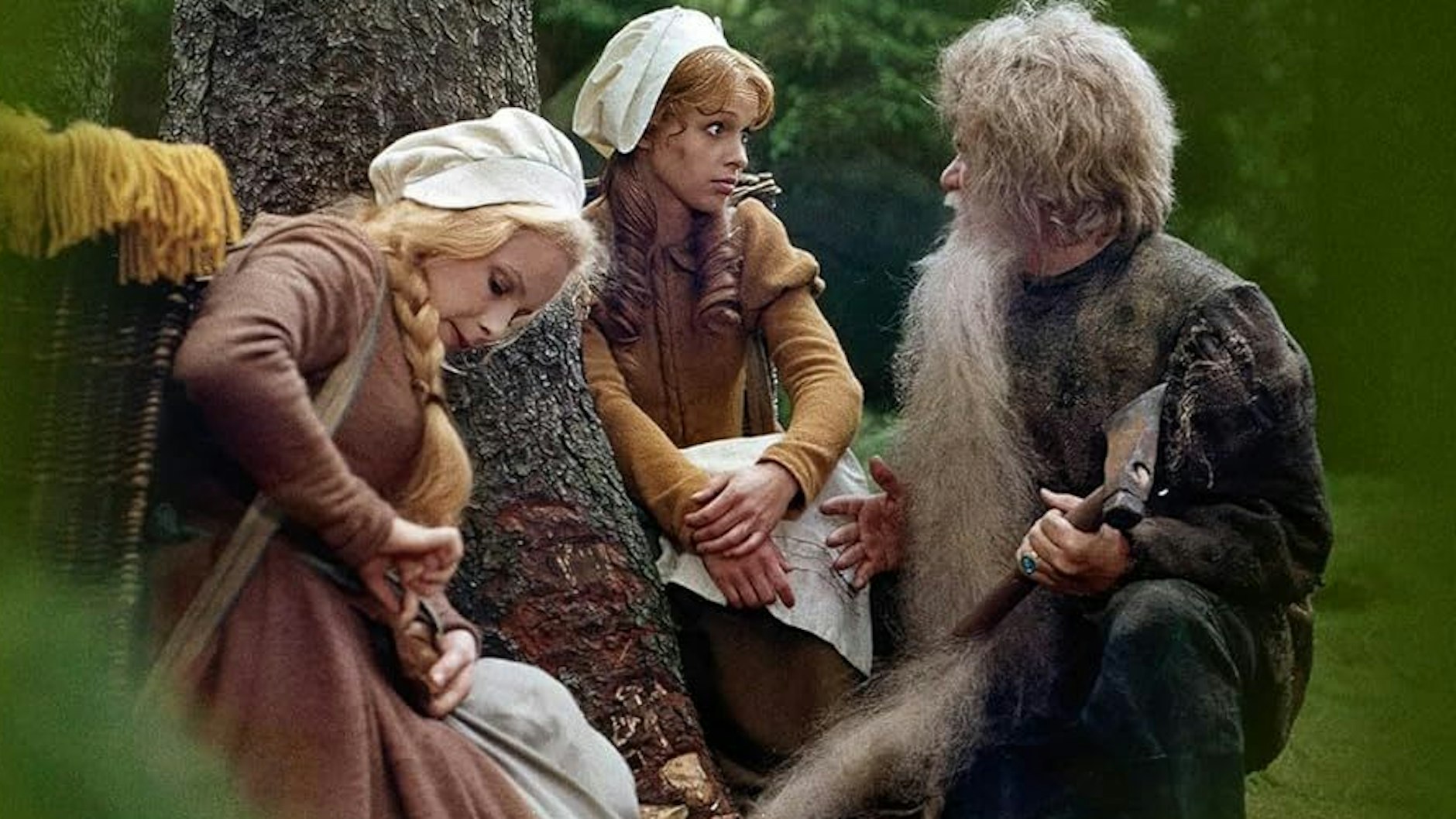Coverbild der DVD „Schneeweißchen und Rosenrot“: In dem Defa-Klassiker spielte Katrin Martin (Mitte) mit.