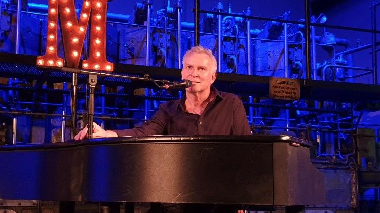 Dirk Michaelis spielt am kommenden Montag ab 19 Uhr bei Dussmann in Berlin-Mitte.
