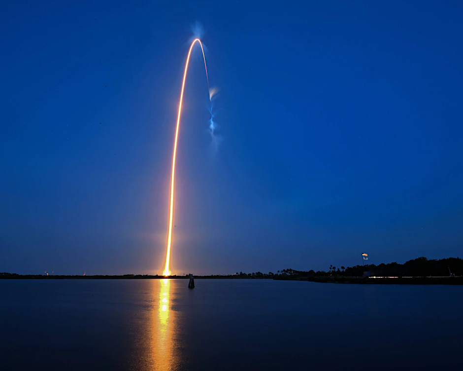 Eine Rakete der Firma SpaceX startet Starlink-Satelliten in Cape Canaveral in Florida