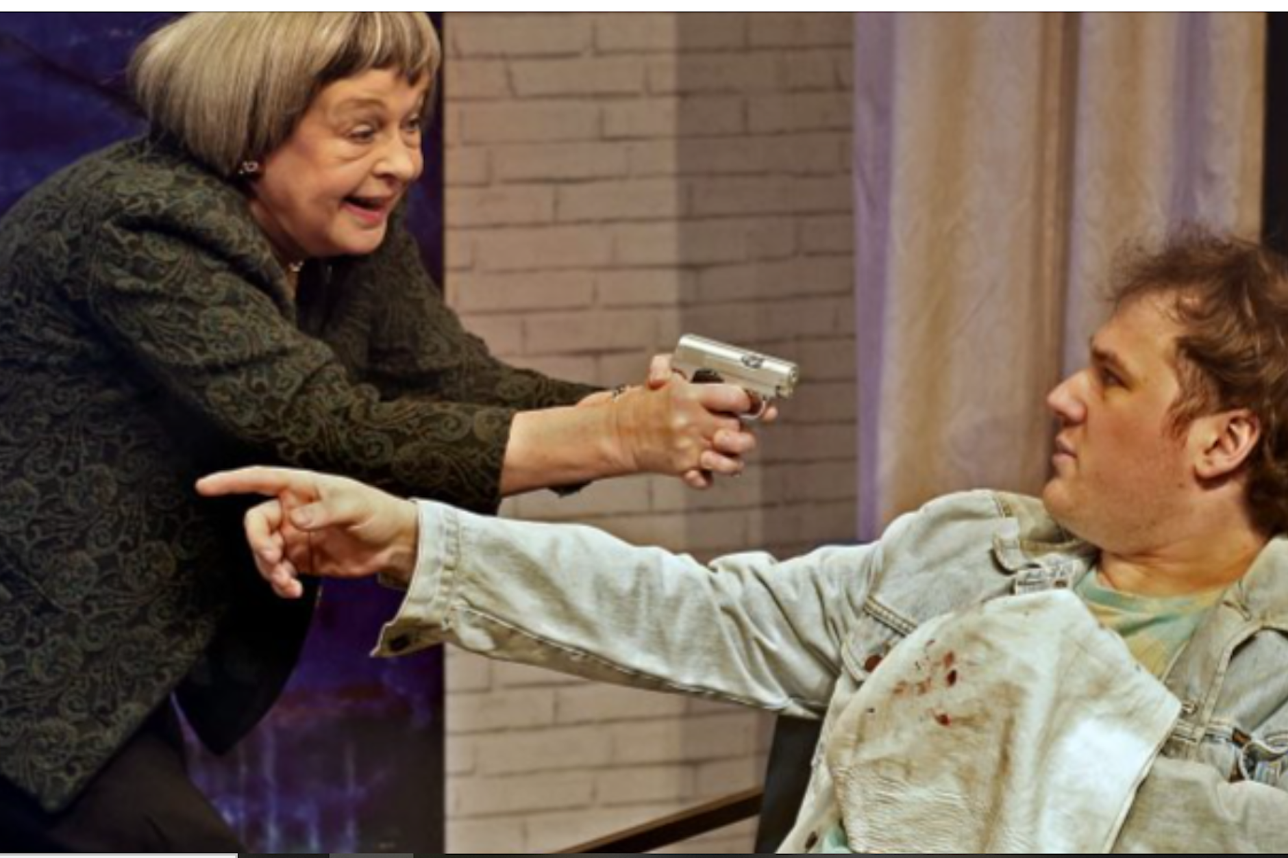 Einst war Katrin Martin im Defa-Klassiker „Schneeweißchen und Rosenrot“ zu sehen, nun steht sie als Oma Victoria im Stück „Der Enkeltrick“ mit Vincent Lyssewski auf der Bühne des Berliner Kriminal-Theaters.