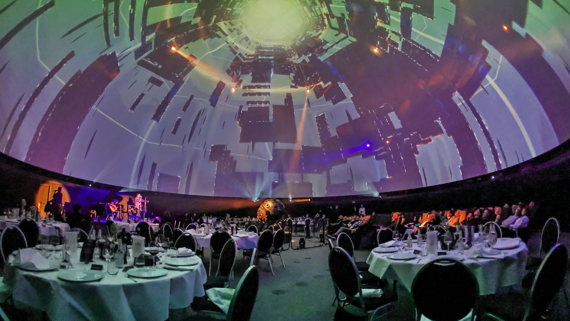 Schon einmal wurde für eine galaktische Spenden-Gala der Stiftung Planetarium Berlin der große Saal umgebaut.&nbsp;