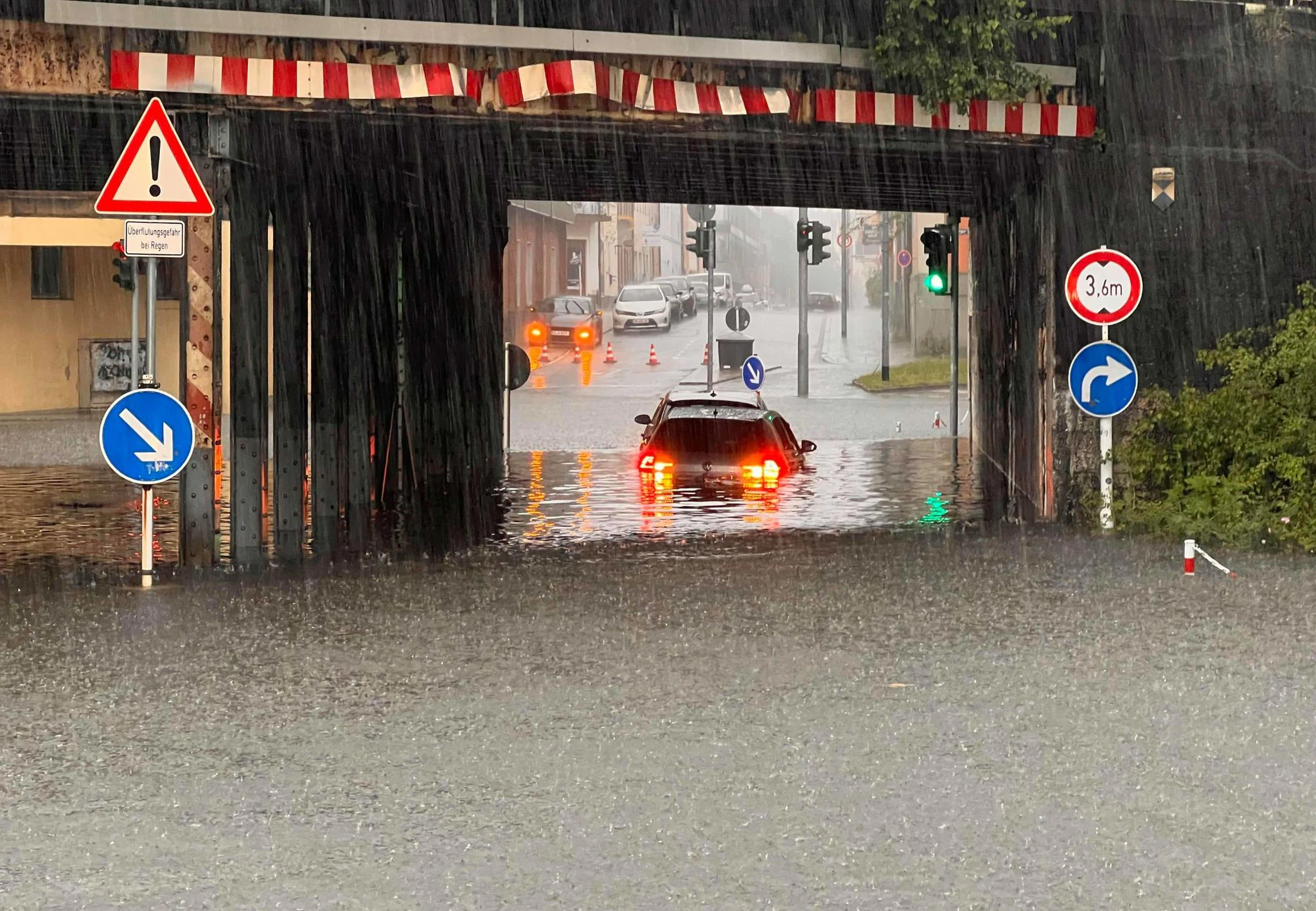 Starke Regenfälle haben auch in Oberfranken für überflutete Straßen gesorgt.  /dpa