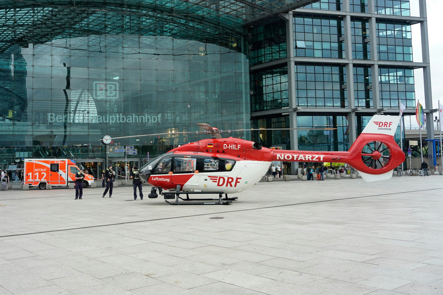 Das schwerverletzte Kind wurde mit einem Rettungshubschrauber in eine Klinik geflogen.