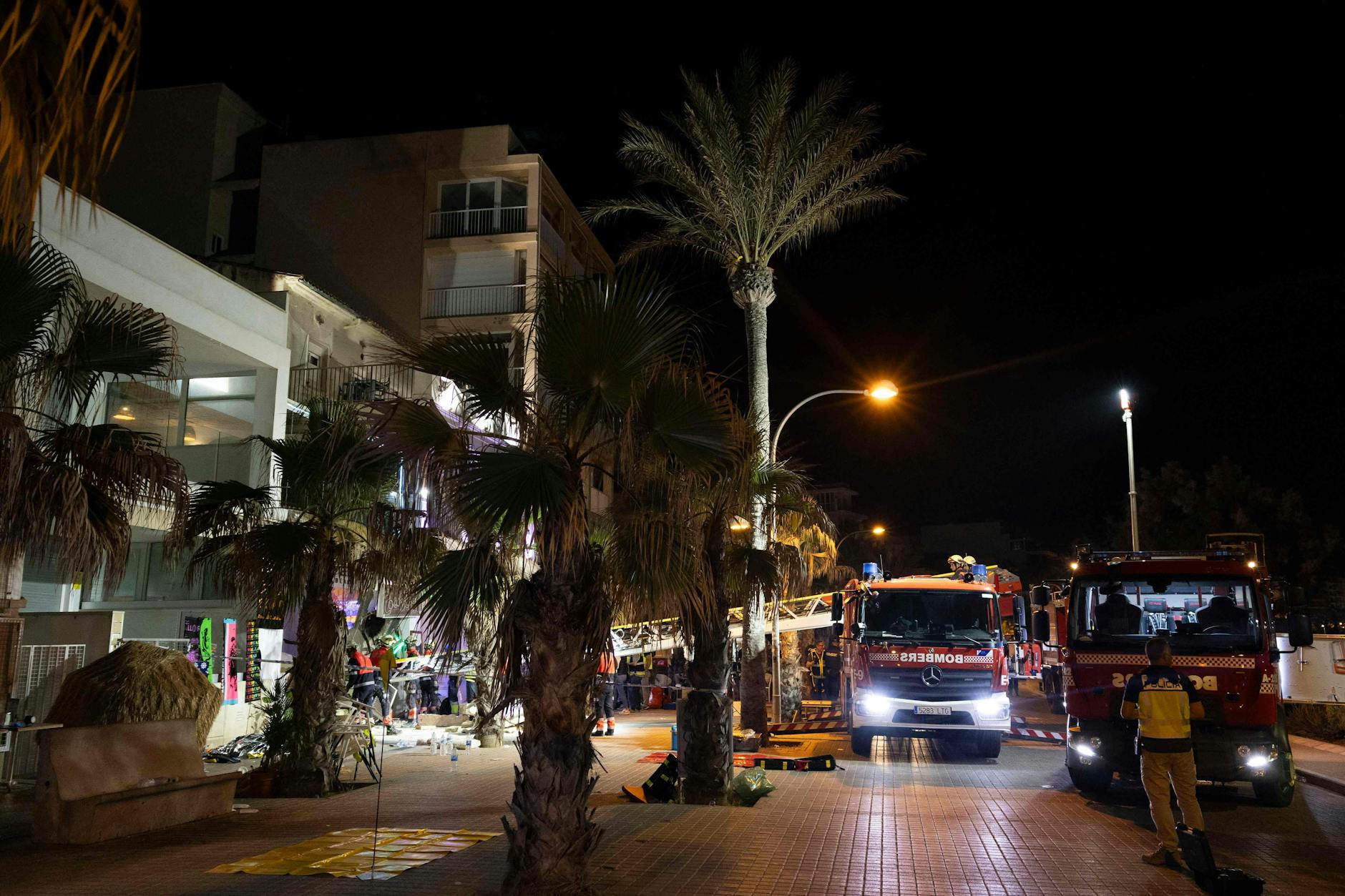 Das zweistöckige Gebäude mit dem Restaurant war am Donnerstagabend eingestürzt.