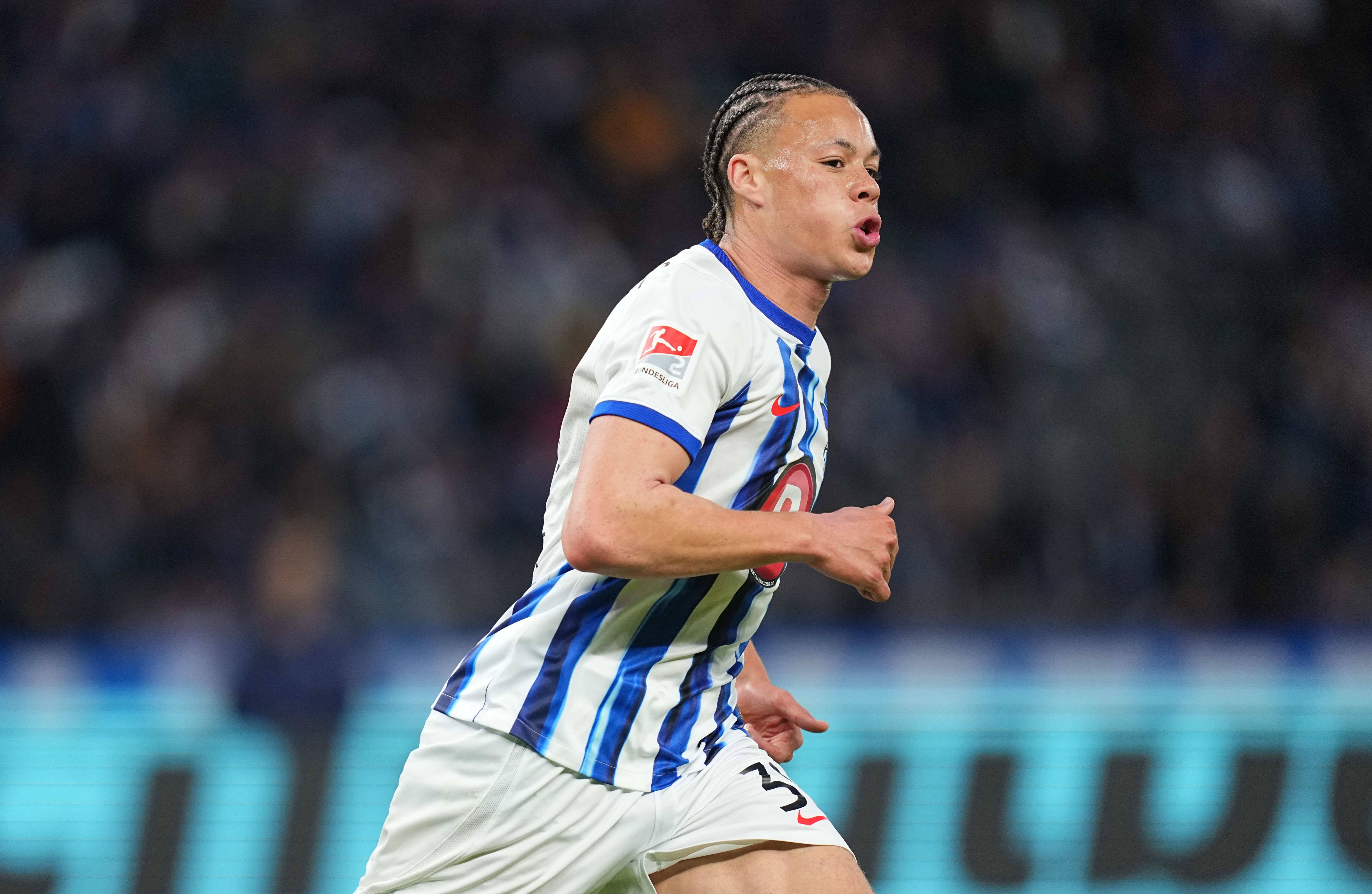 Stürmer Derry Scherhant will weg, Hertha BSC lässt ihn aus DIESEN Gründen zappeln