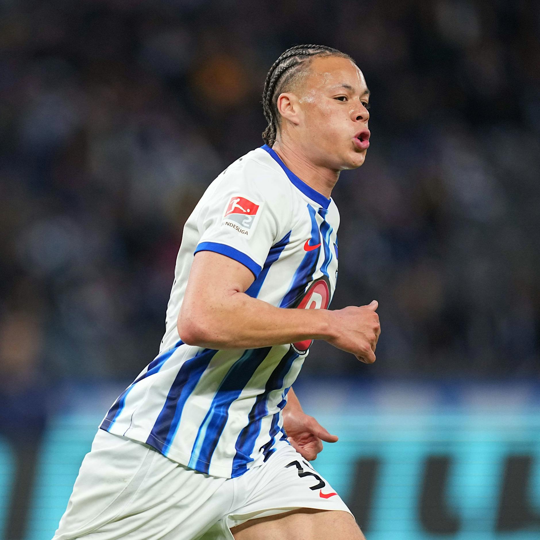 Stürmer Derry Scherhant will weg, Hertha BSC lässt ihn aus DIESEN Gründen zappeln