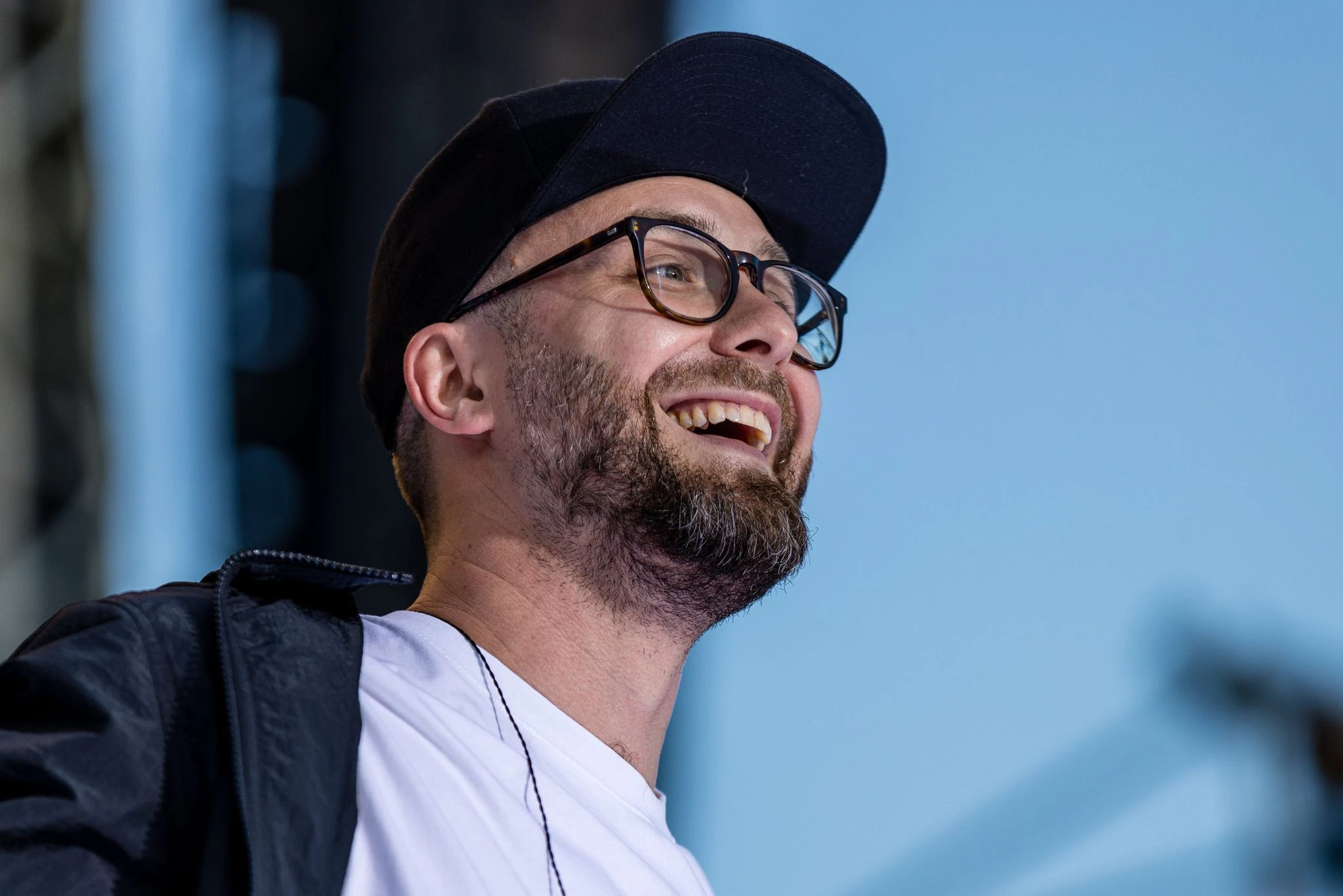 ARCHIV - Mark Forster stimmt mit einem Ohrwurm auf die Fußball-EM ein.  