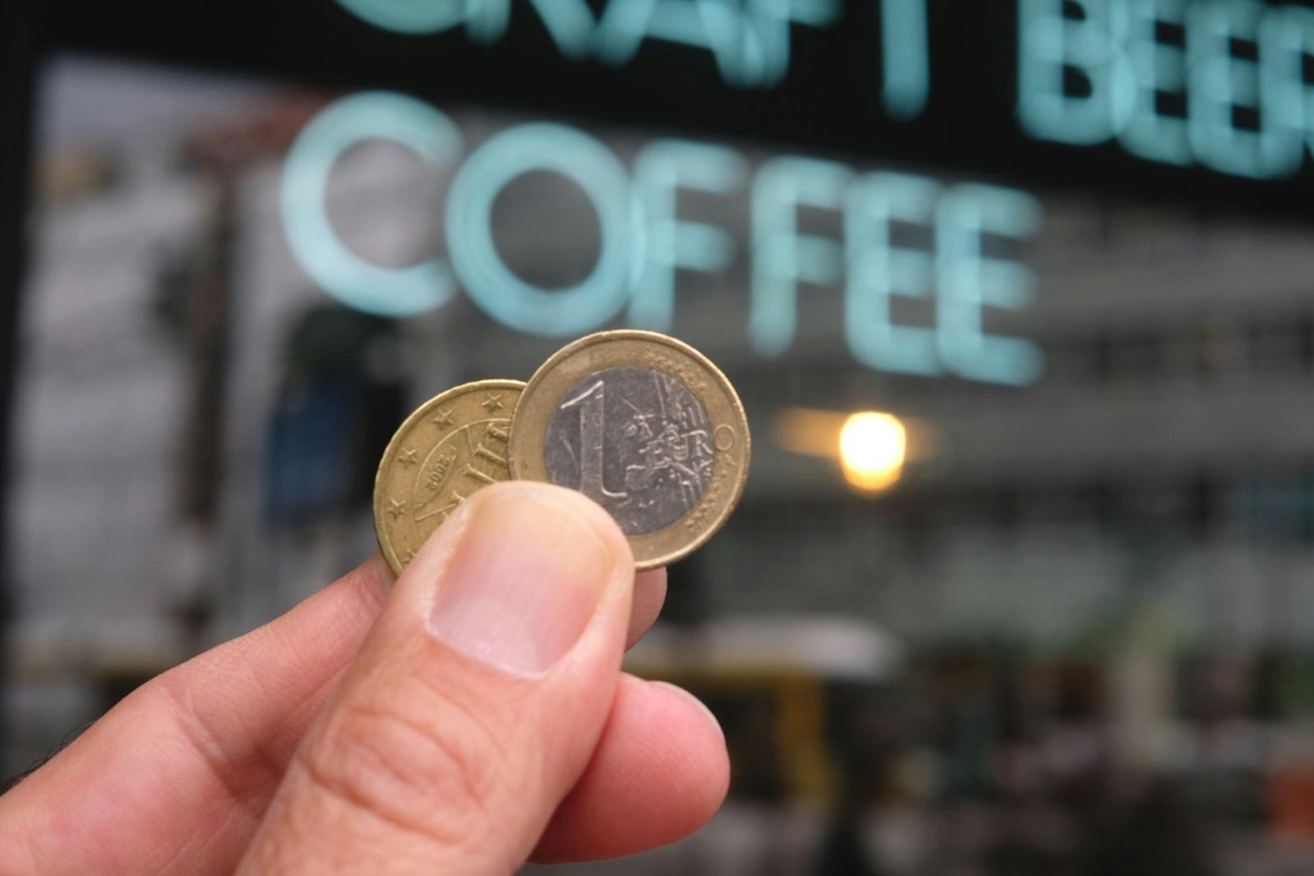 Wie Trinkgeld spendiert wird, unterliegt auch dem Wandel der Zeit.