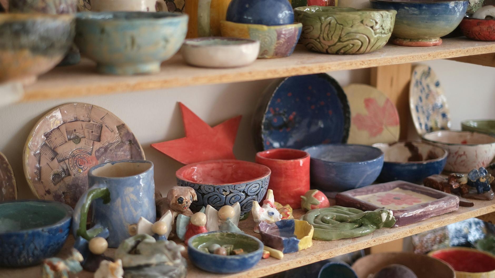 Bis Ende Juni können fertige Kunstwerke noch im Atelier abgeholt werden. 