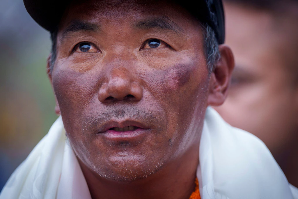 Nepalesischer Bergführer besteigt Mount Everest zum 30. Mal