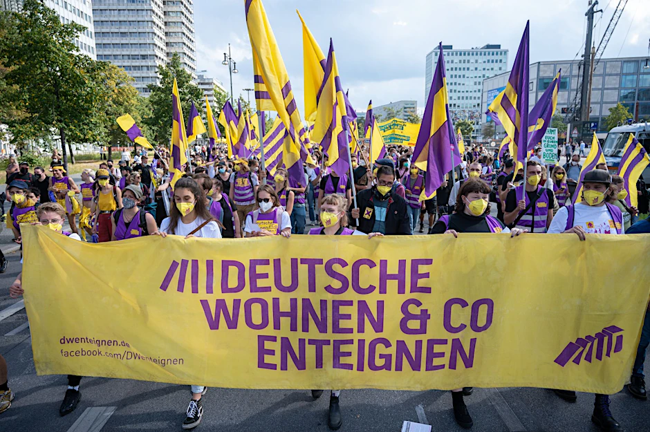 Blick zurück: Im September 2021 demonstrieren Unterstützer der Initiative Deutsche Wohnen und Co enteignen für die Vergesellschaftung von Wohnungen großer Unternehmen.