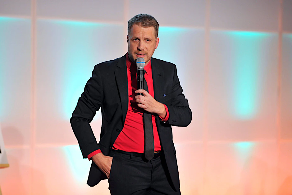 Oliver Pocher macht sich erneut über die gekränkte Zuschauerin lustig.