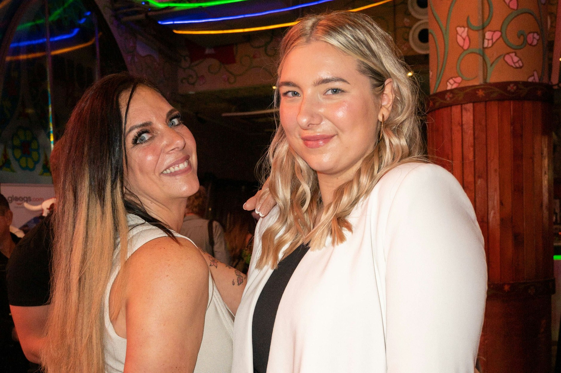 Daniela Büchner und Tochter Joelina sind bei „Reality Queens – Auf High Heels durch den Dschungel“ dabei.