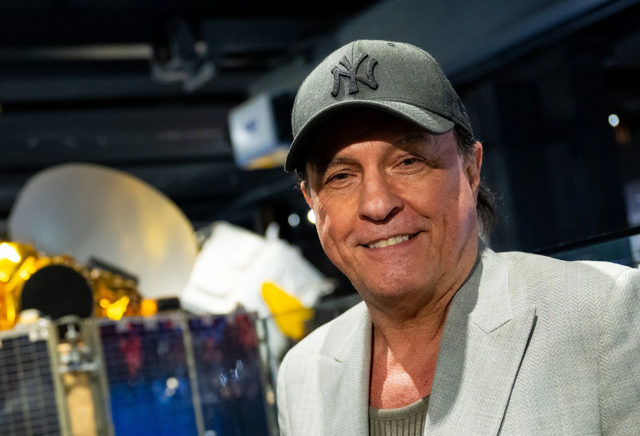 ARCHIV - Viele könnten sich auch Peter Schillings Hit «Major Tom» als Torhymne vorstellen.  