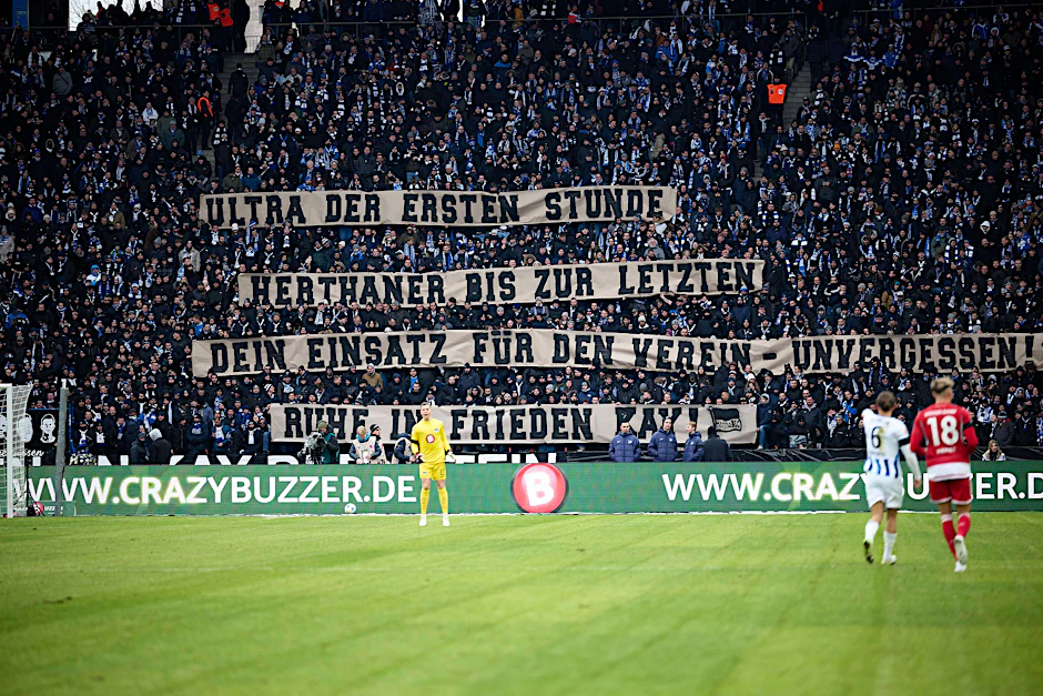 Herthas Ultra-Fans trauern um den verstorbenen Präsidenten Kay Bernstein. Was machen sie vier Monate später bei der Mitgliederversammlung?