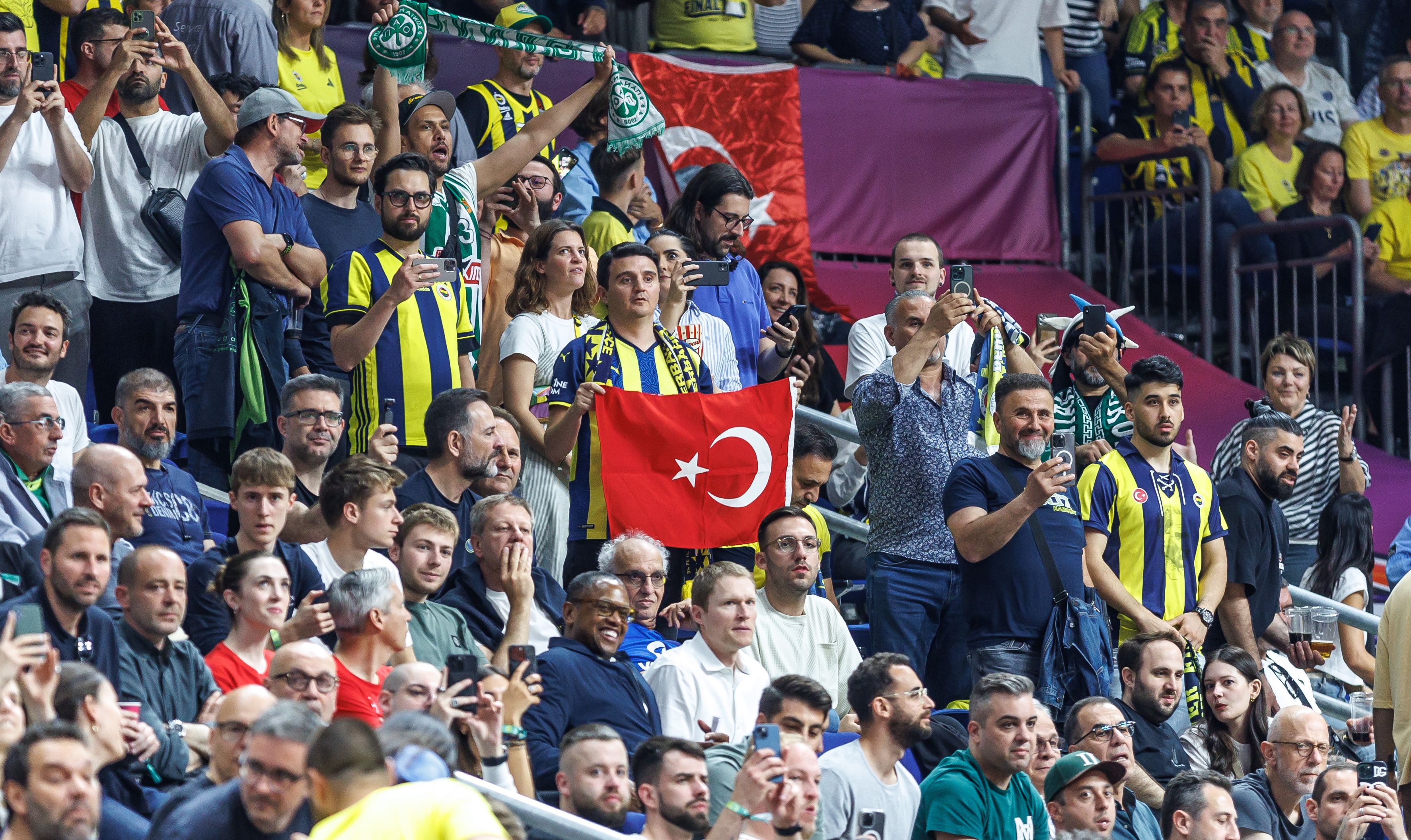 Fan-Randale in Berlin: 63 Festnahmen vor Final Four der Basketball-Euroleague