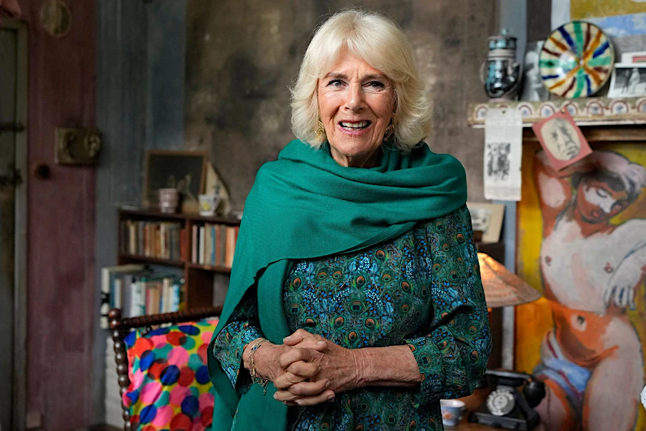 ARCHIV - Die britische Königin Camilla ist eine passionierte Leserin.  pa