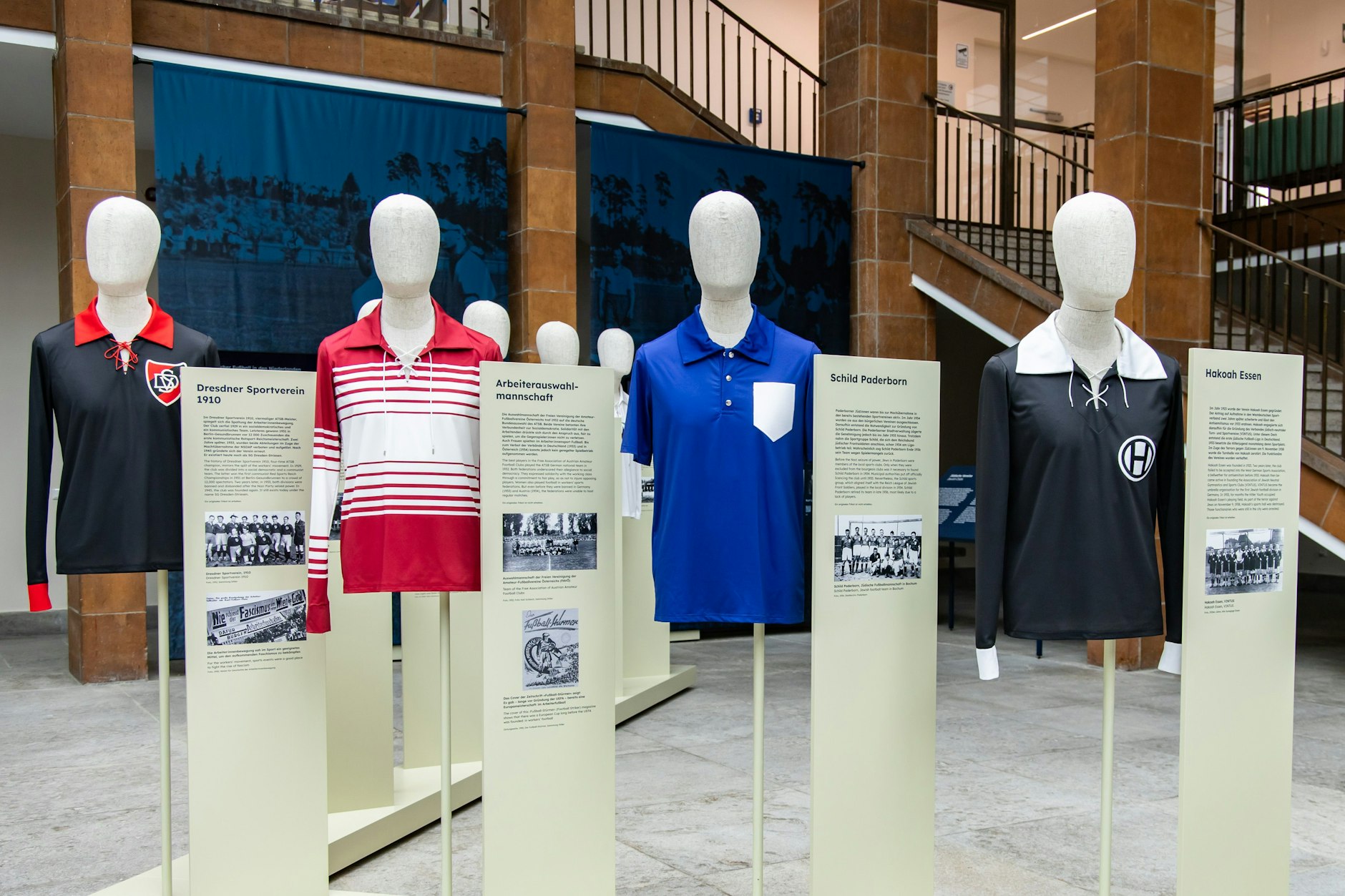 Die Ausstellung „Sport. Masse. Macht. Fußball im Nationalsozialismus“ im Olympiapark in Berlin