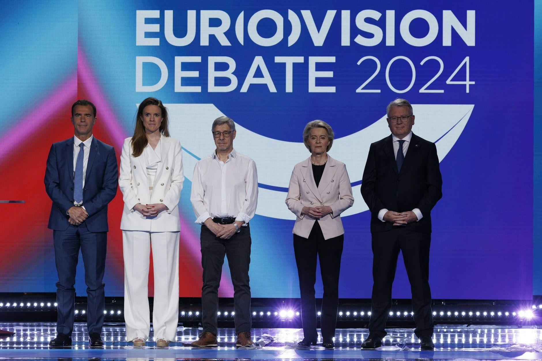 EU-Kommissionspräsidentin Ursula von der Leyen (2.v.r.) musste sich bei einer Debatte in Brüssel erklären.