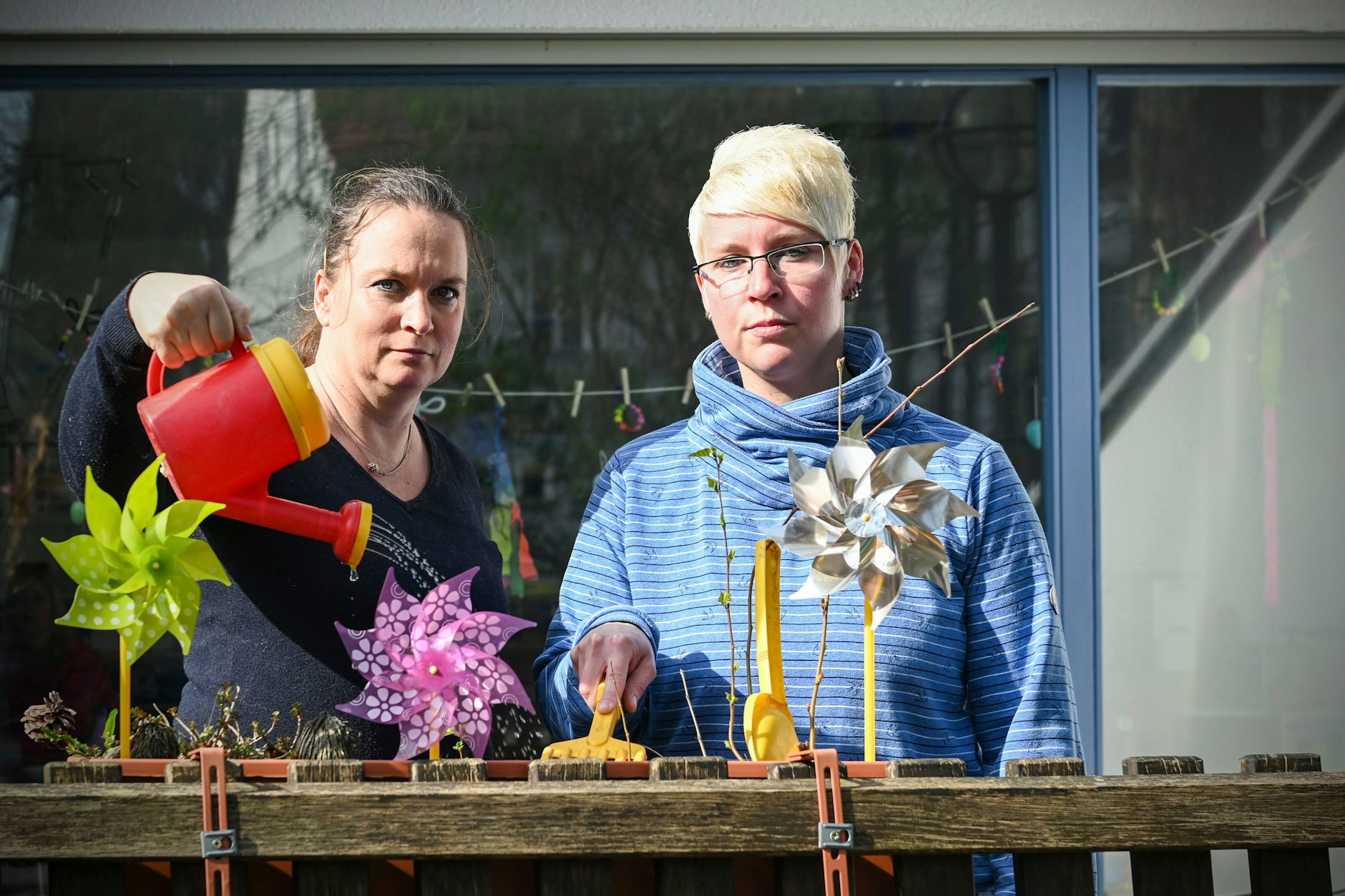 Die beiden Betreiberinnen der Berliner Kindertagespflege Wackelzahn in Dahlem: Rebecca Gerdel-Ruzza und Jenny Wolff