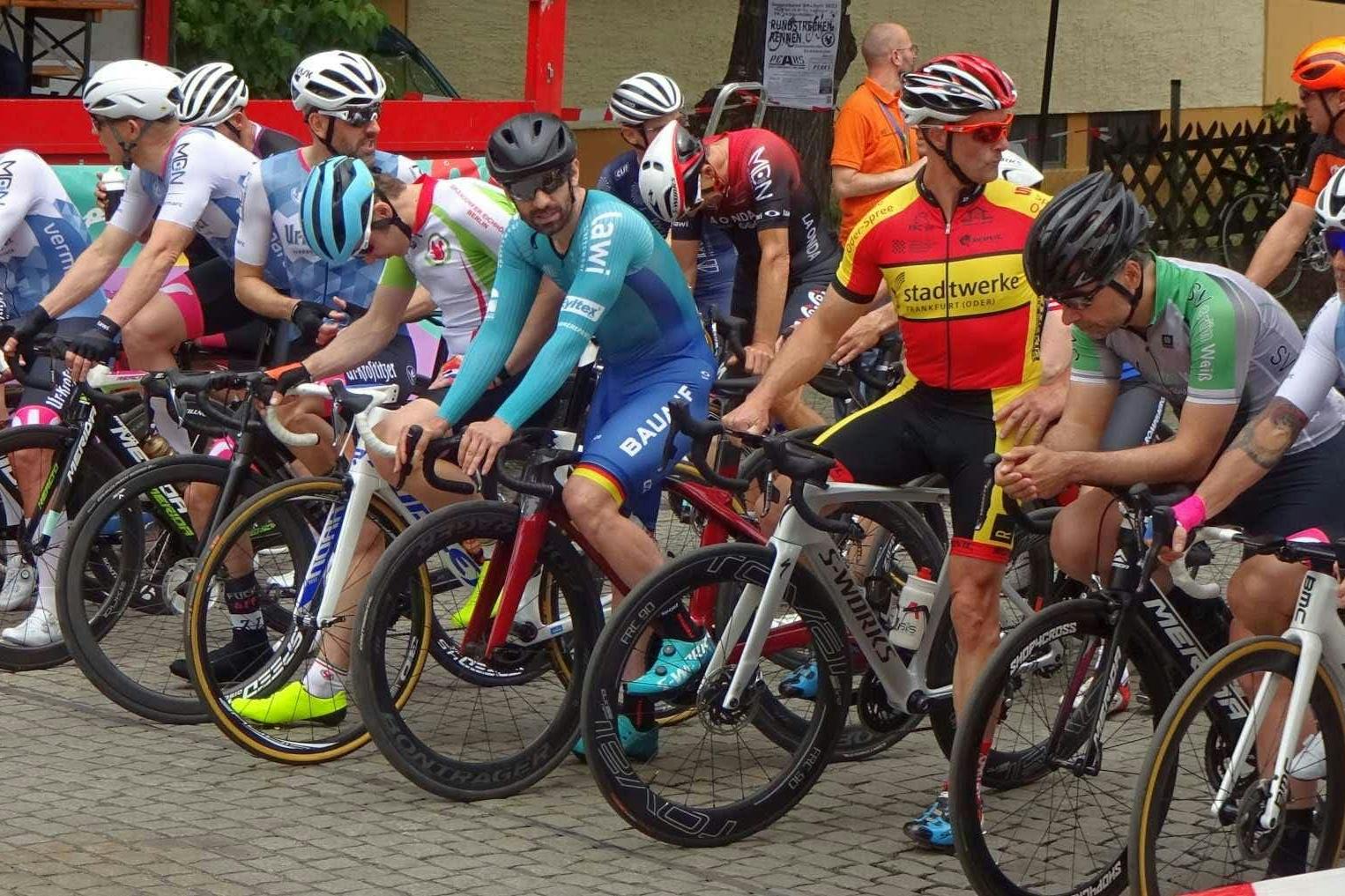 Fahrer vor dem Start des Rennens