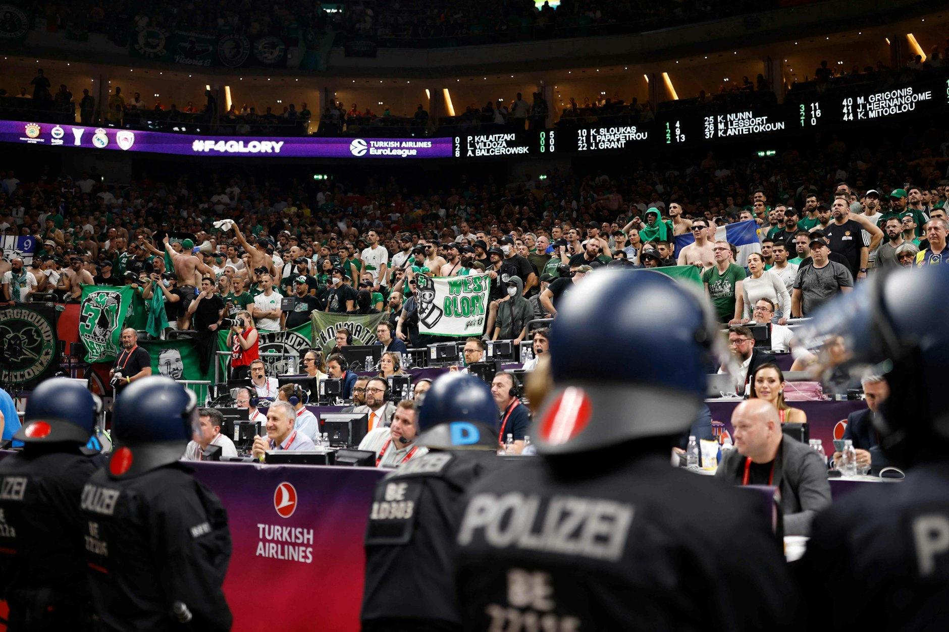Auch im Stadion hatte die Polizei ein Auge auf die Fans.