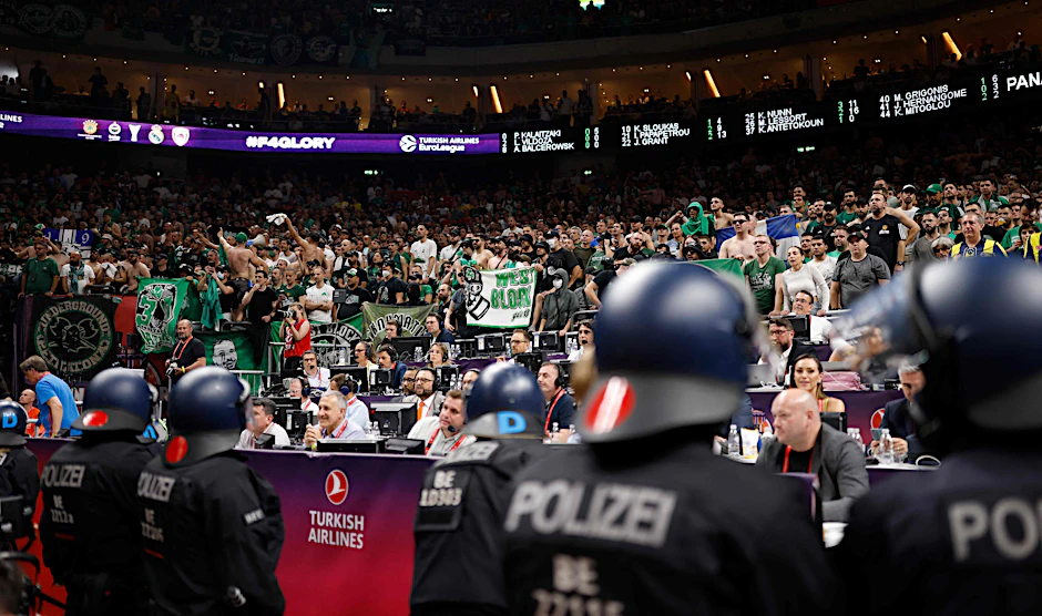 Auch im Stadion hatte die Polizei ein Auge auf die Fans.