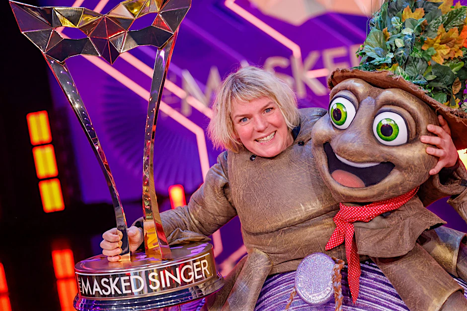 Die Komikerin Mirja Boes gewinnt als Figur "Der Floh" das Finale der ProSieben-Show "The Masked Singer".  