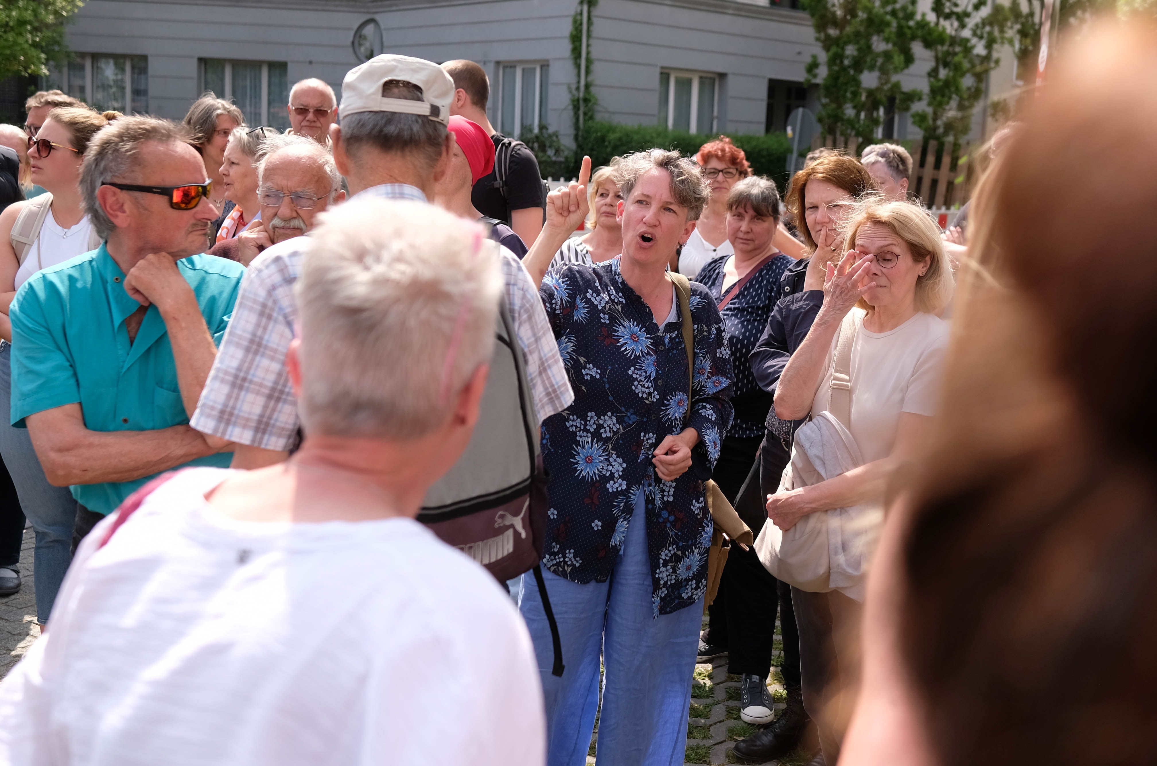 Berliner Rentner beschimpft Potsdams OB wegen Flüchtlingsheim: „Sie grinsen unsere Probleme nur weg!“