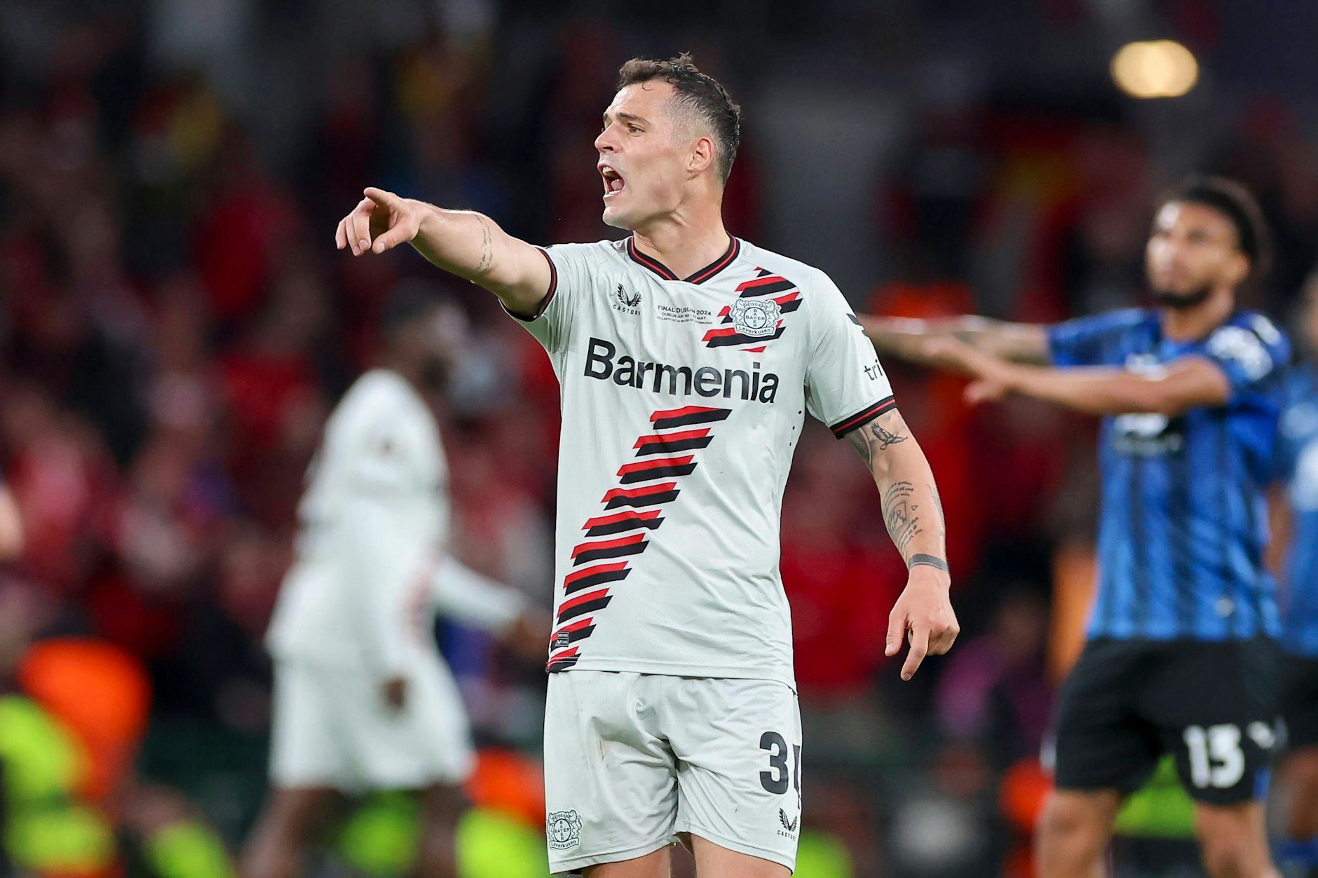 Auf ins nächste Finale! Leverkusens Granit Xhaka will nach dem 0:3 gegen Bergamo in der Europa League wenigstens den DFB-POkal gegen Lautern holen. 