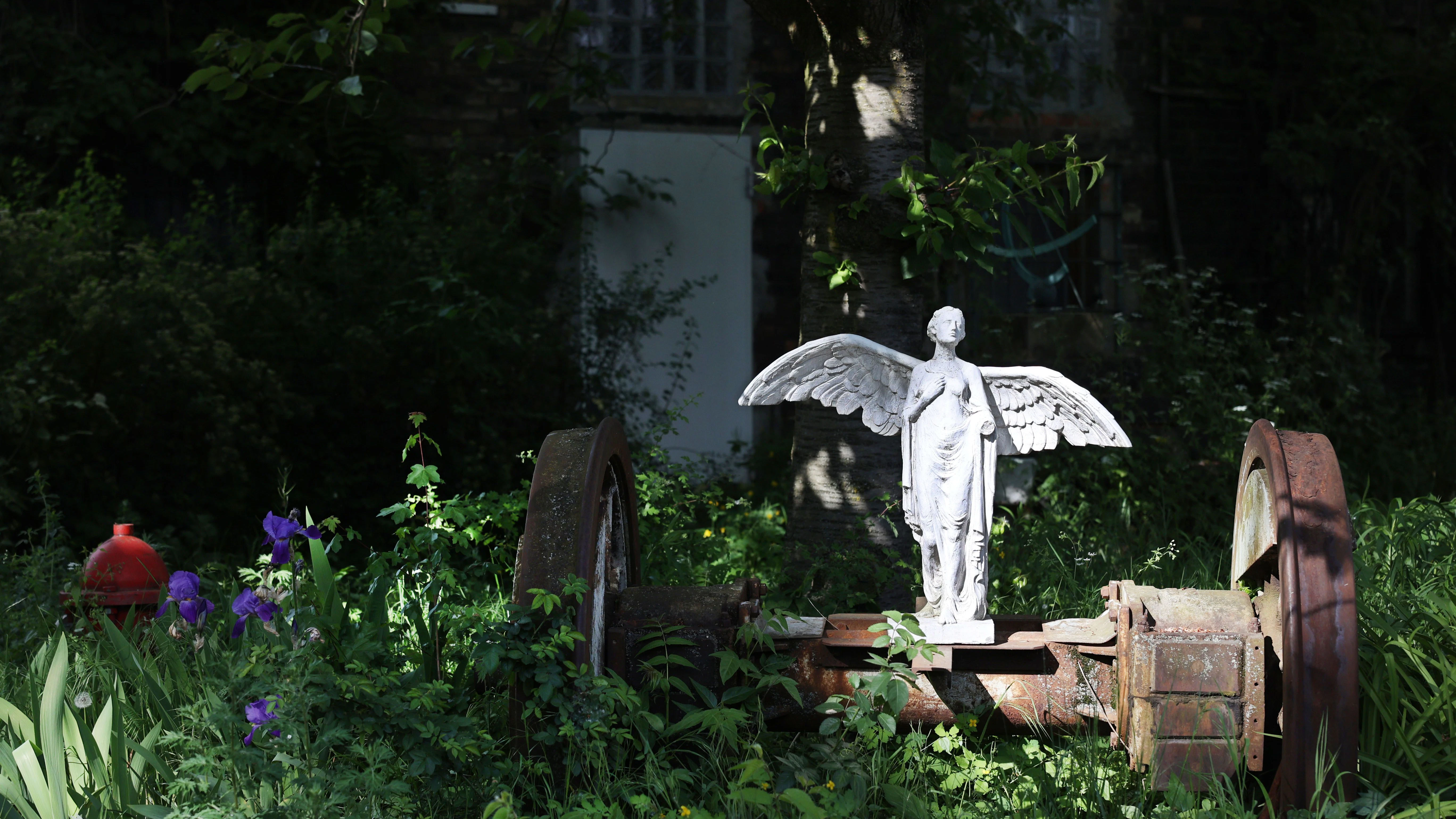 Die B.L.O.-Ateliers in der Kaskelstraße sollen nach 20 Jahren weichen. In dieser ganzen Zeit hat sich eine Idylle entwickelt.