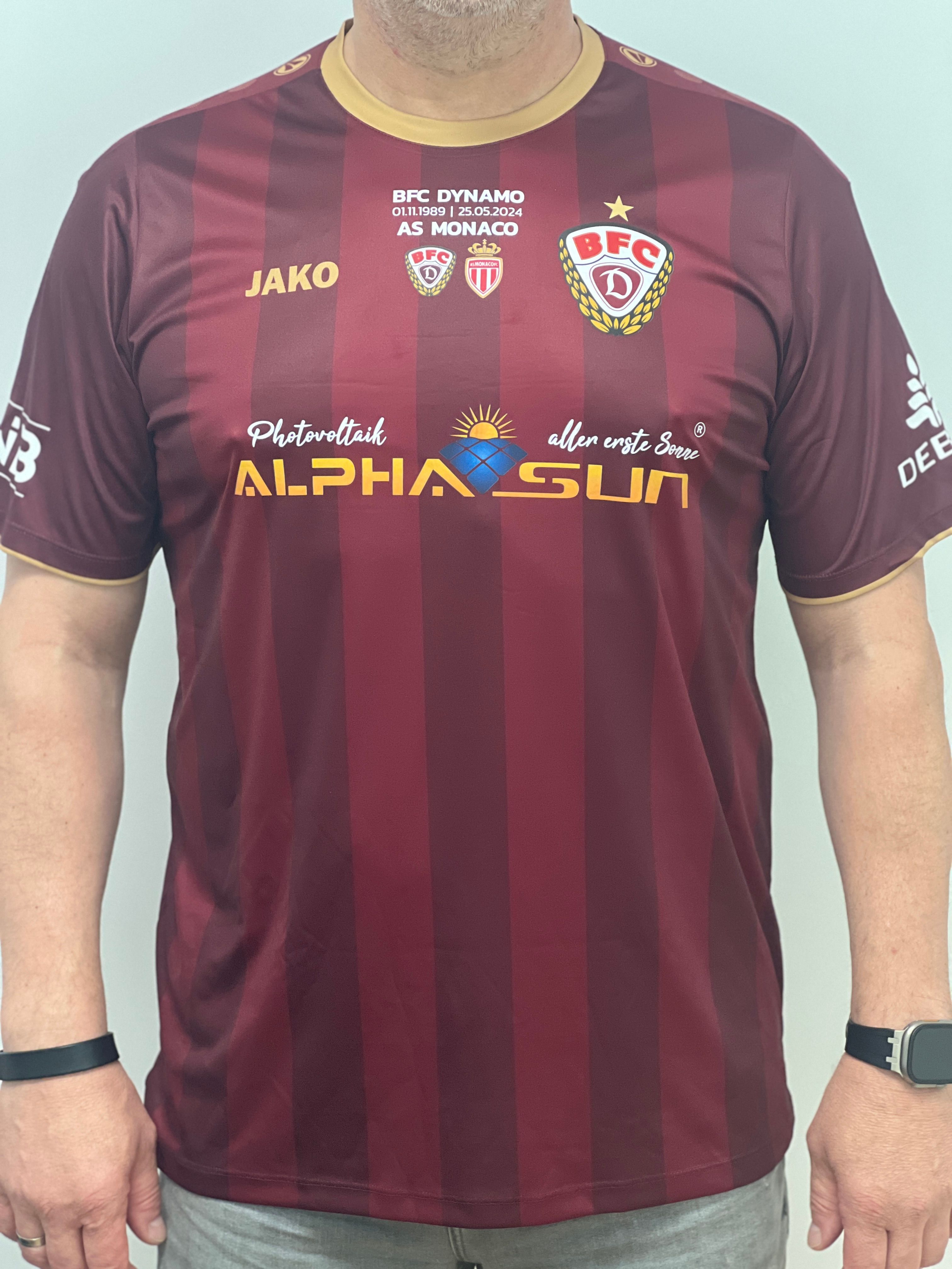 Image - Sondertrikot, Wimpel, alte Helden: Der BFC Dynamo fordert AS Monaco