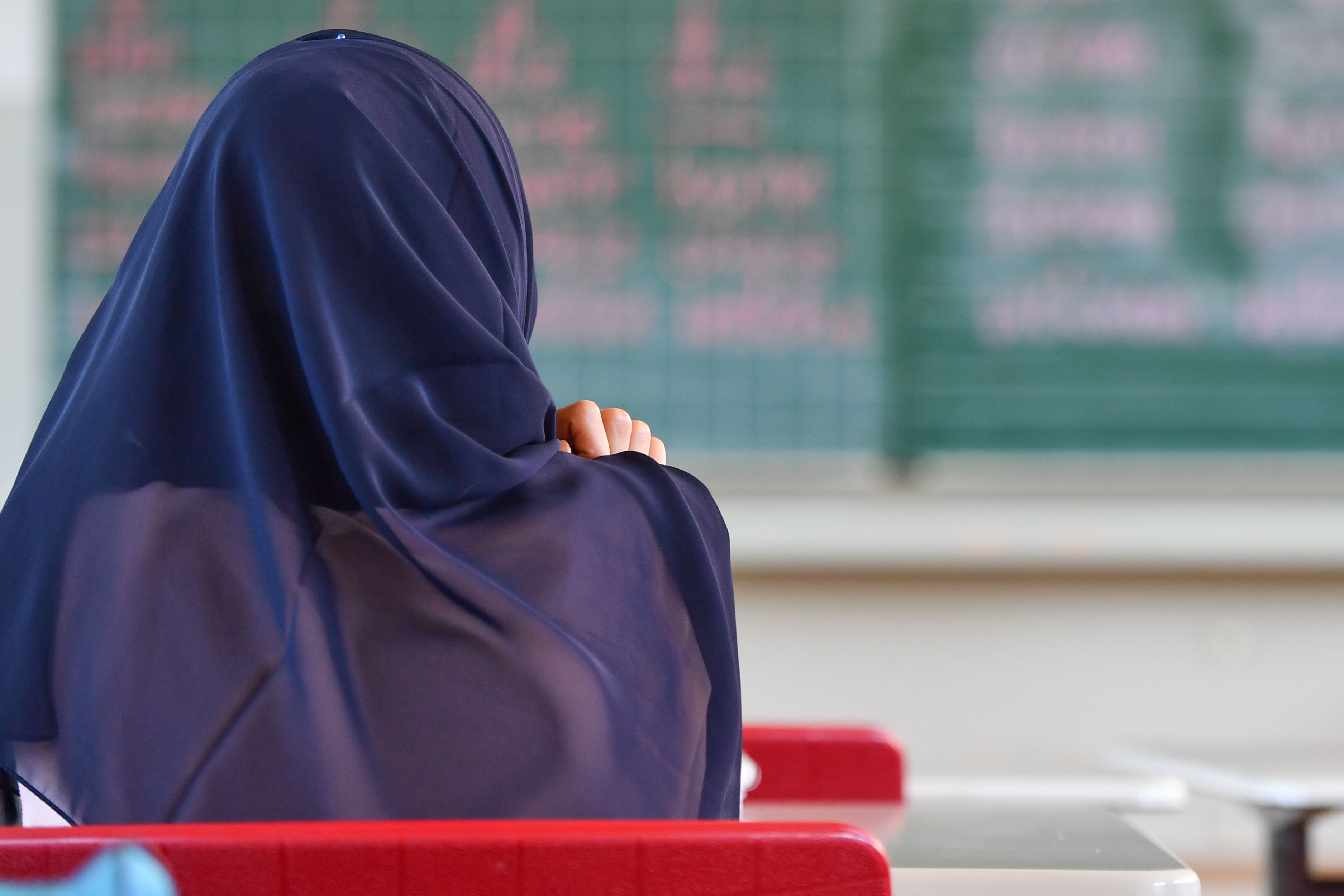Lehrerin aus Berlin: Meine Schülerinnen sitzen plötzlich mit Kopftuch vor mir – was steckt dahinter?