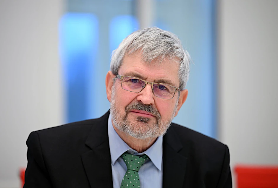 ARCHIV - Axel Vogel, Brandenburger Minister für Landwirtschaft, Umwelt und Klimaschutz.  